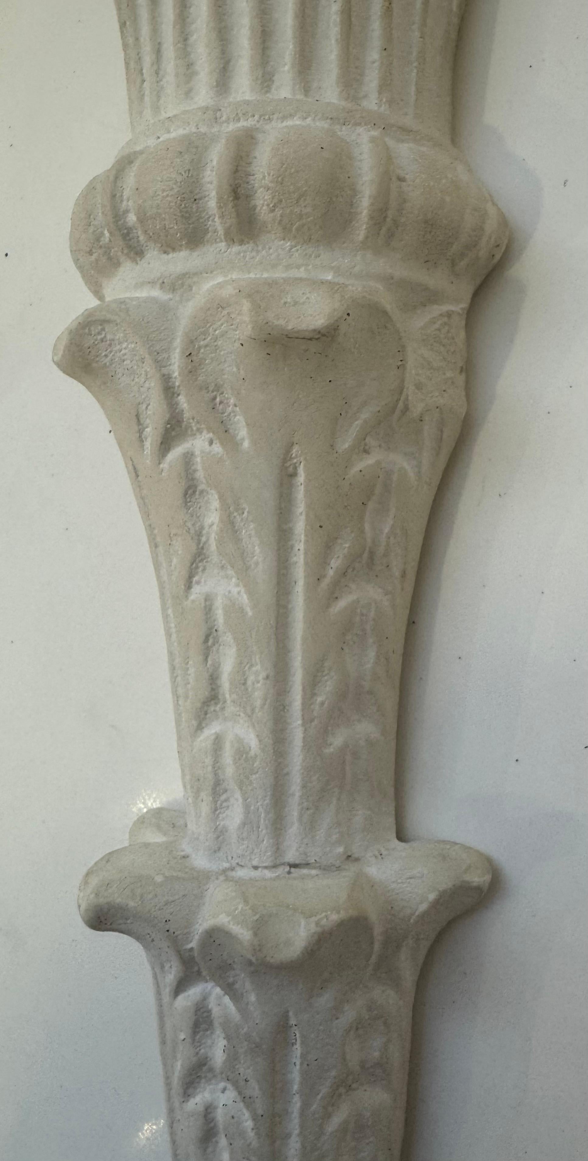 Intonaco Coppia di sconsigliere in gesso francese Art Deco degli anni '20 in vendita