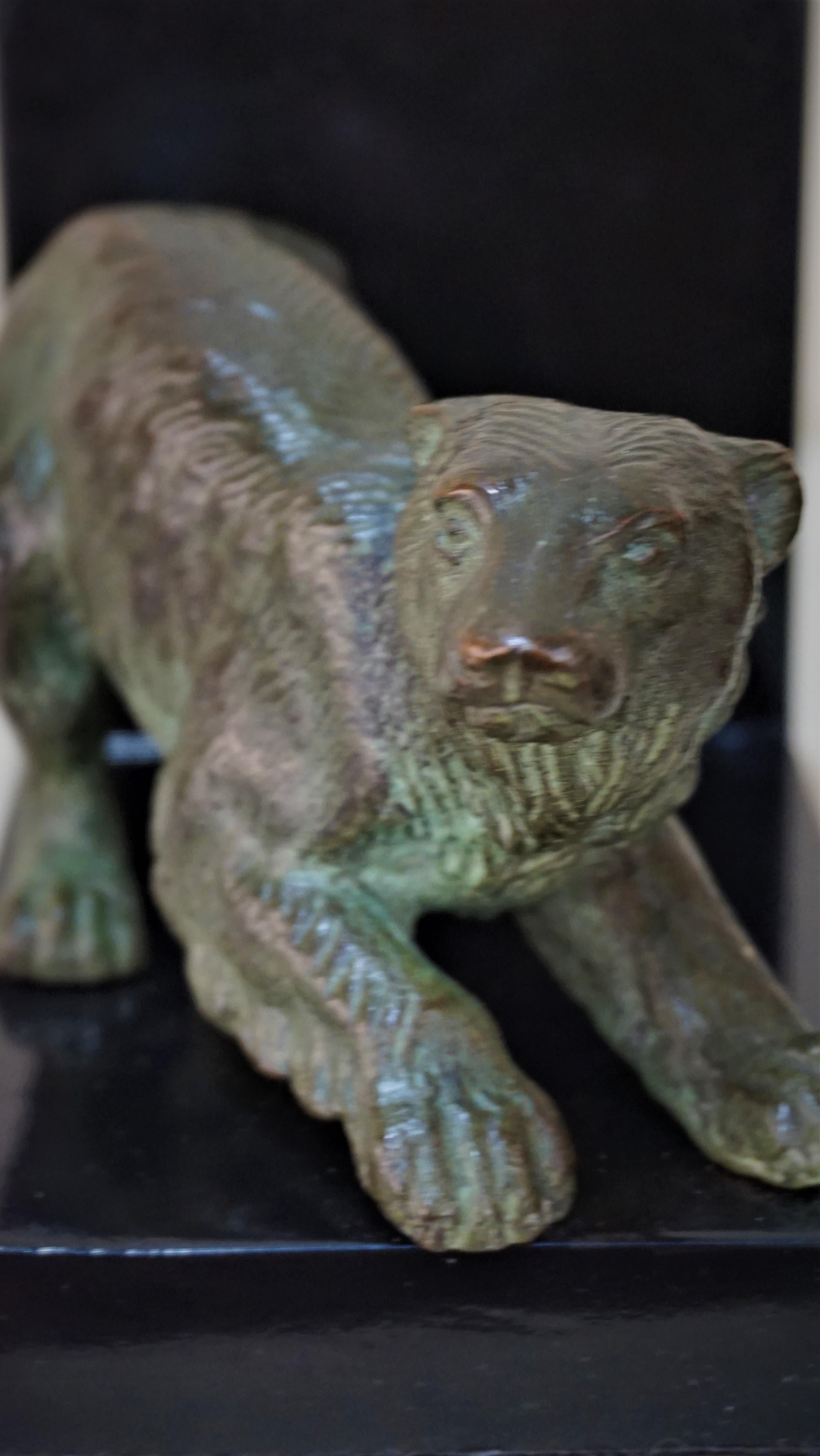 Début du 20ème siècle Paire de serre-livres français en bronze en forme d'ours des années 1920 en vente