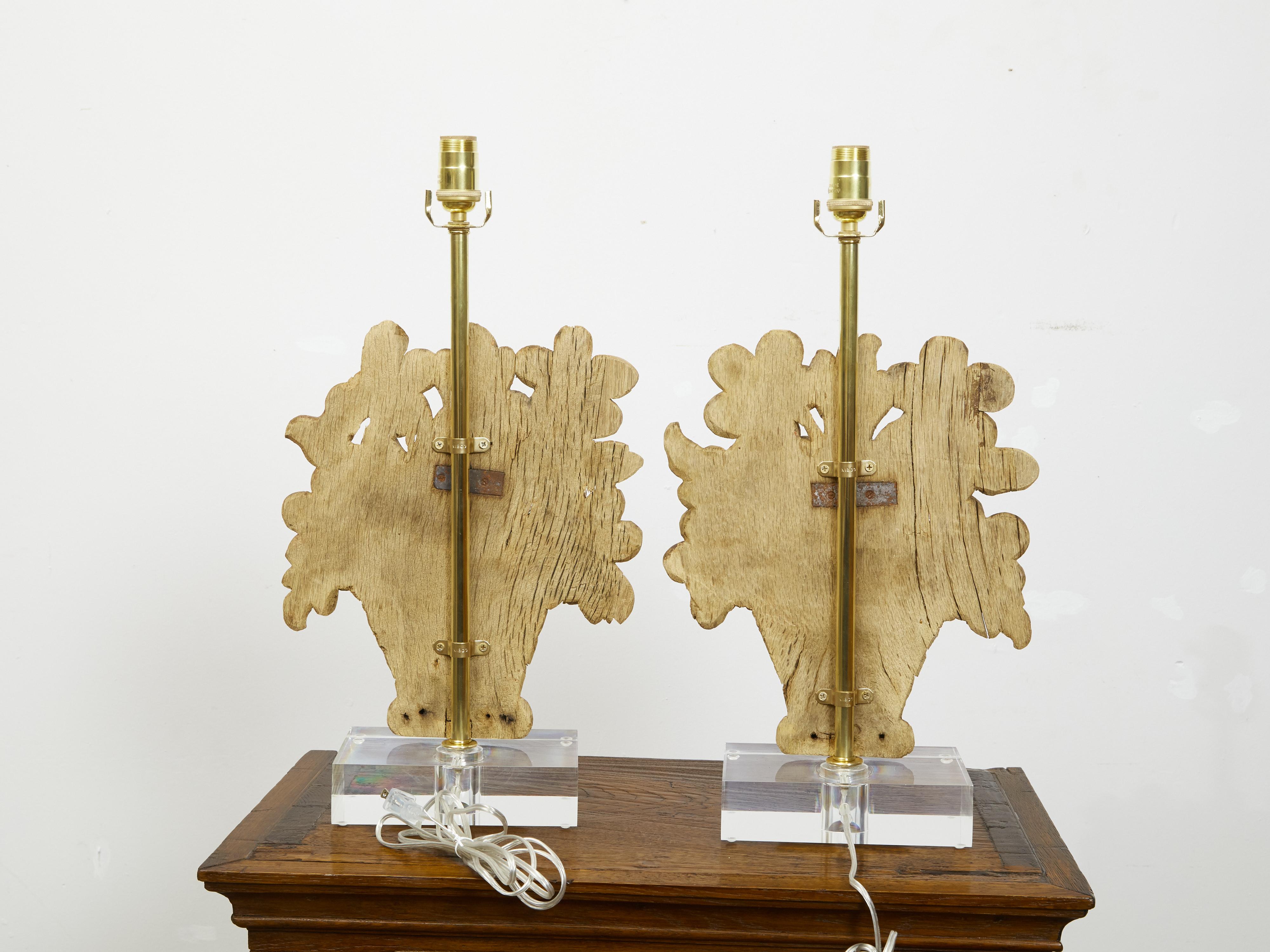 Pair of French 1920s Carved Fragment Lamps with Floral Bouquets and Lucite Bases 4