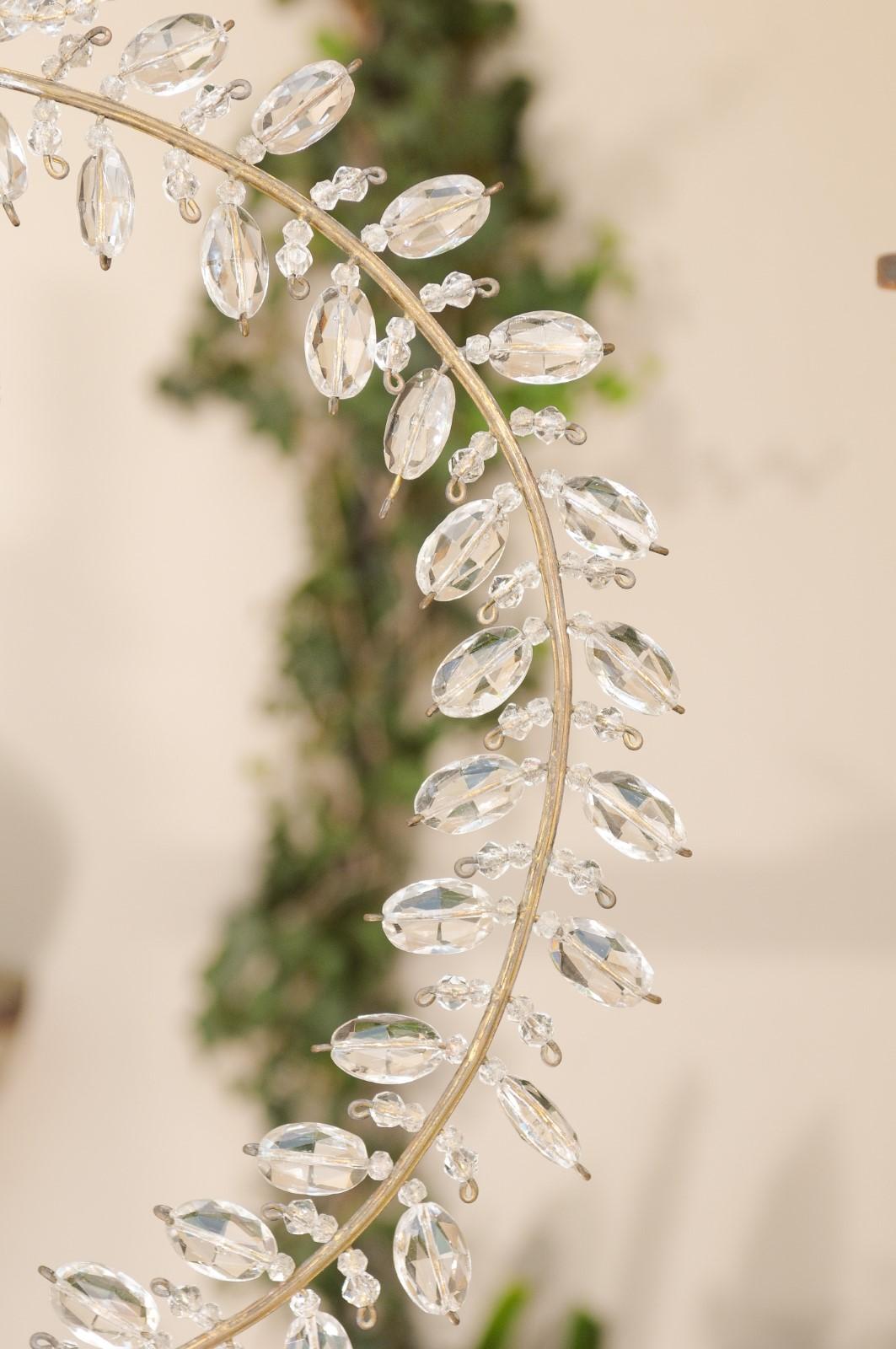 Coppia di lampadari francesi del 1920 in cristallo con campanula, nastro e rosette in vendita 4