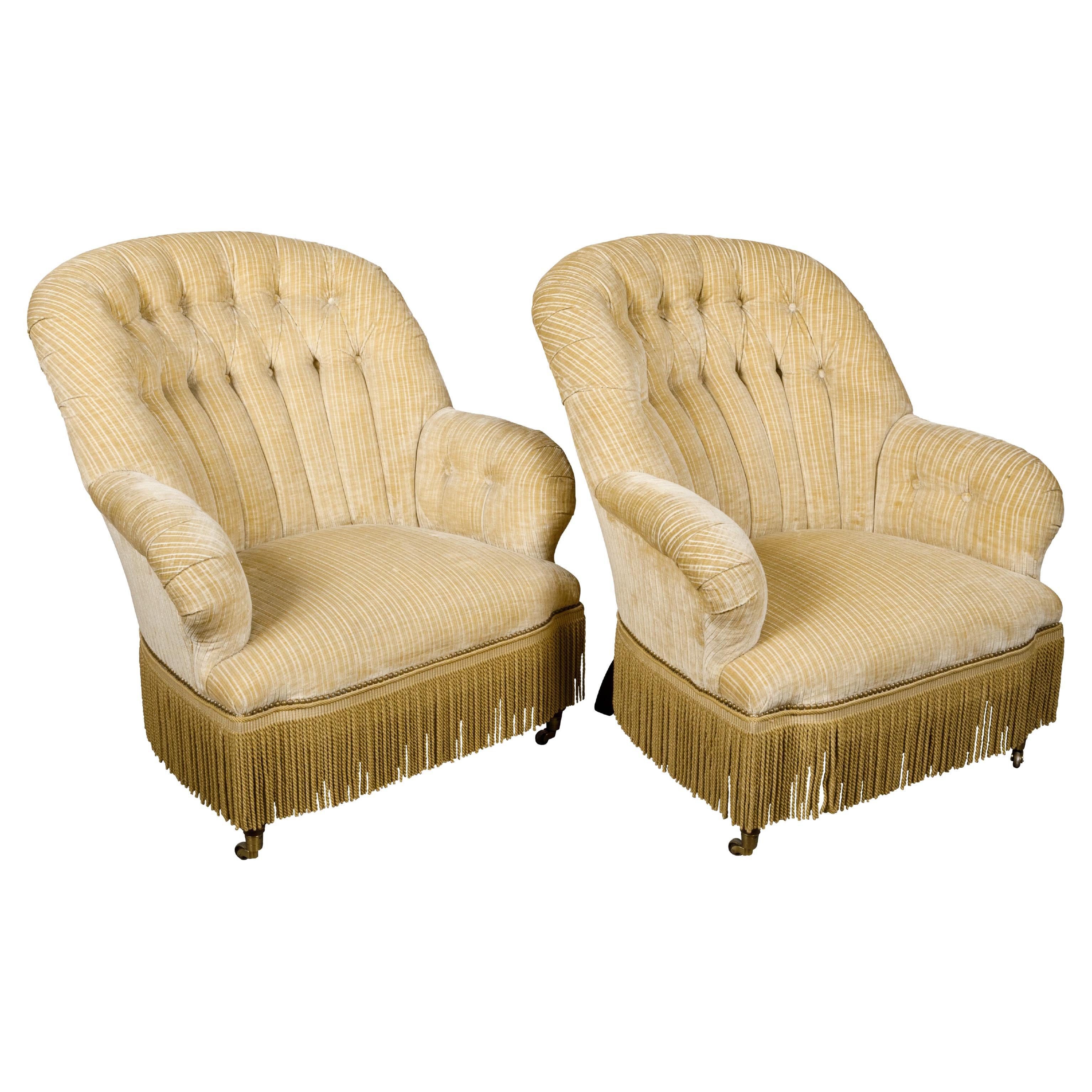 Paire de Fauteuils Crapaud des années 1920 avec tapisserie crème, sur roulettes en vente