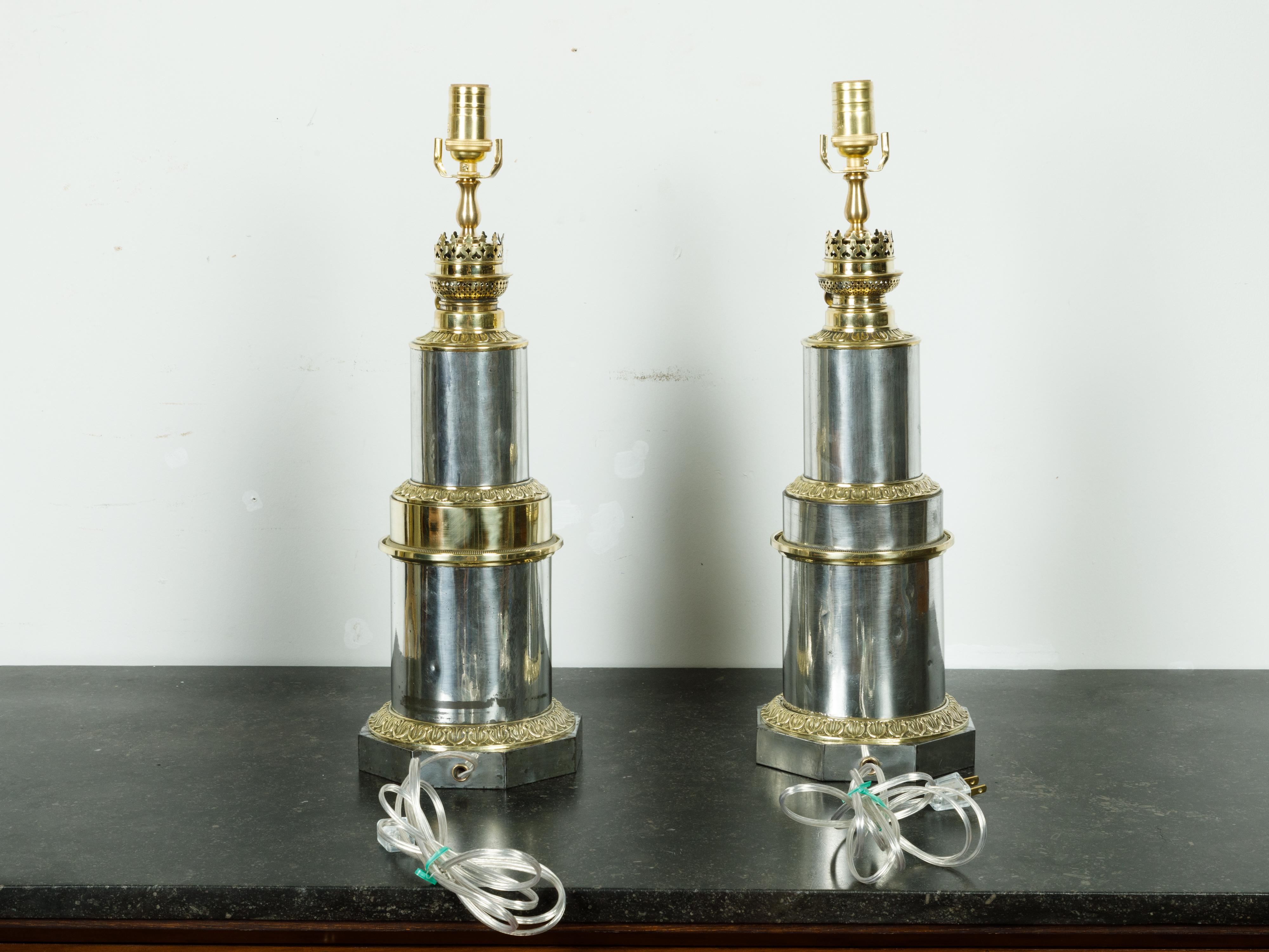 Paire de lampes de bureau Gagneau Paris des années 1920 en acier et laiton avec feuilles d'eau en vente 2