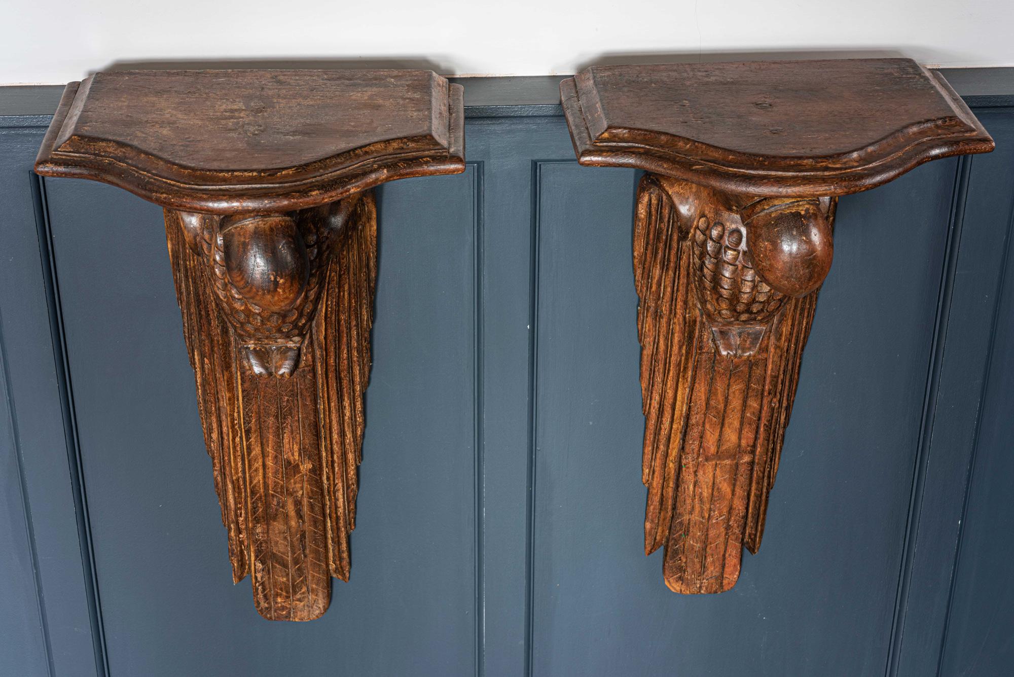 Pair of French 1920s Hand Carved Parrot Wall Shelves, Early 20th Century, 1920 2