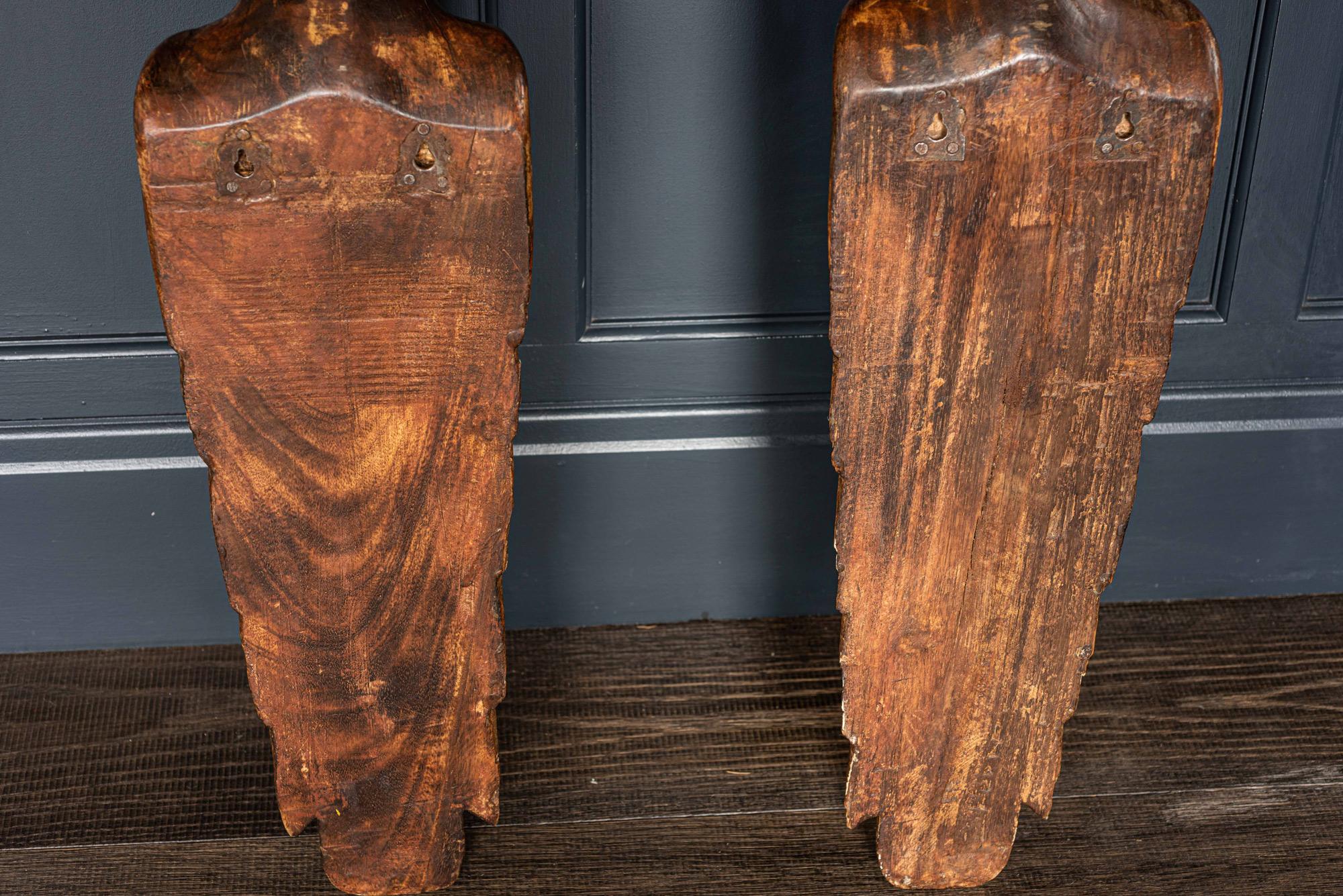Pair of French 1920s Hand Carved Parrot Wall Shelves, Early 20th Century, 1920 5
