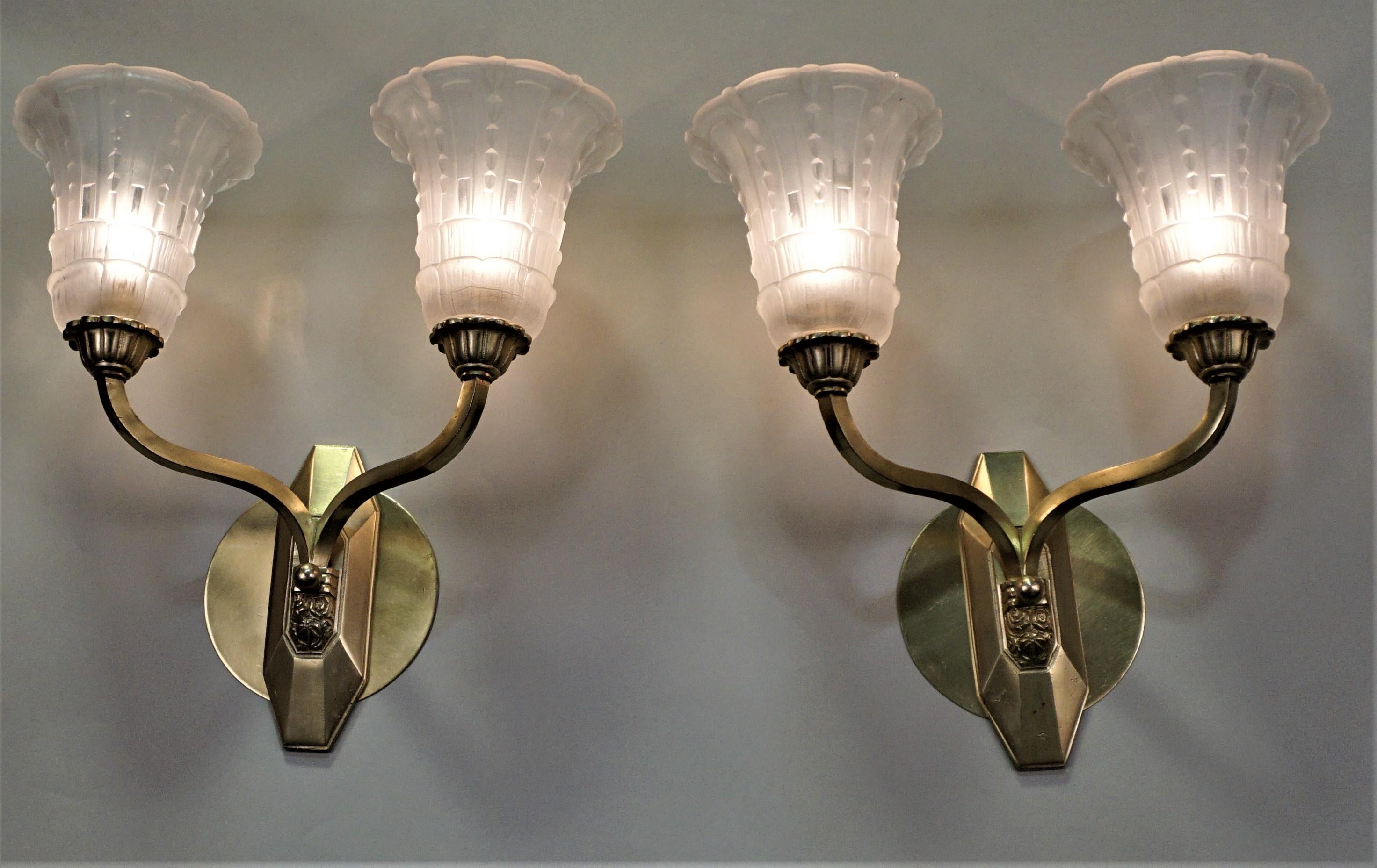 Pair of French 1930s Art Deco Wall Sconces In Good Condition In Fairfax, VA