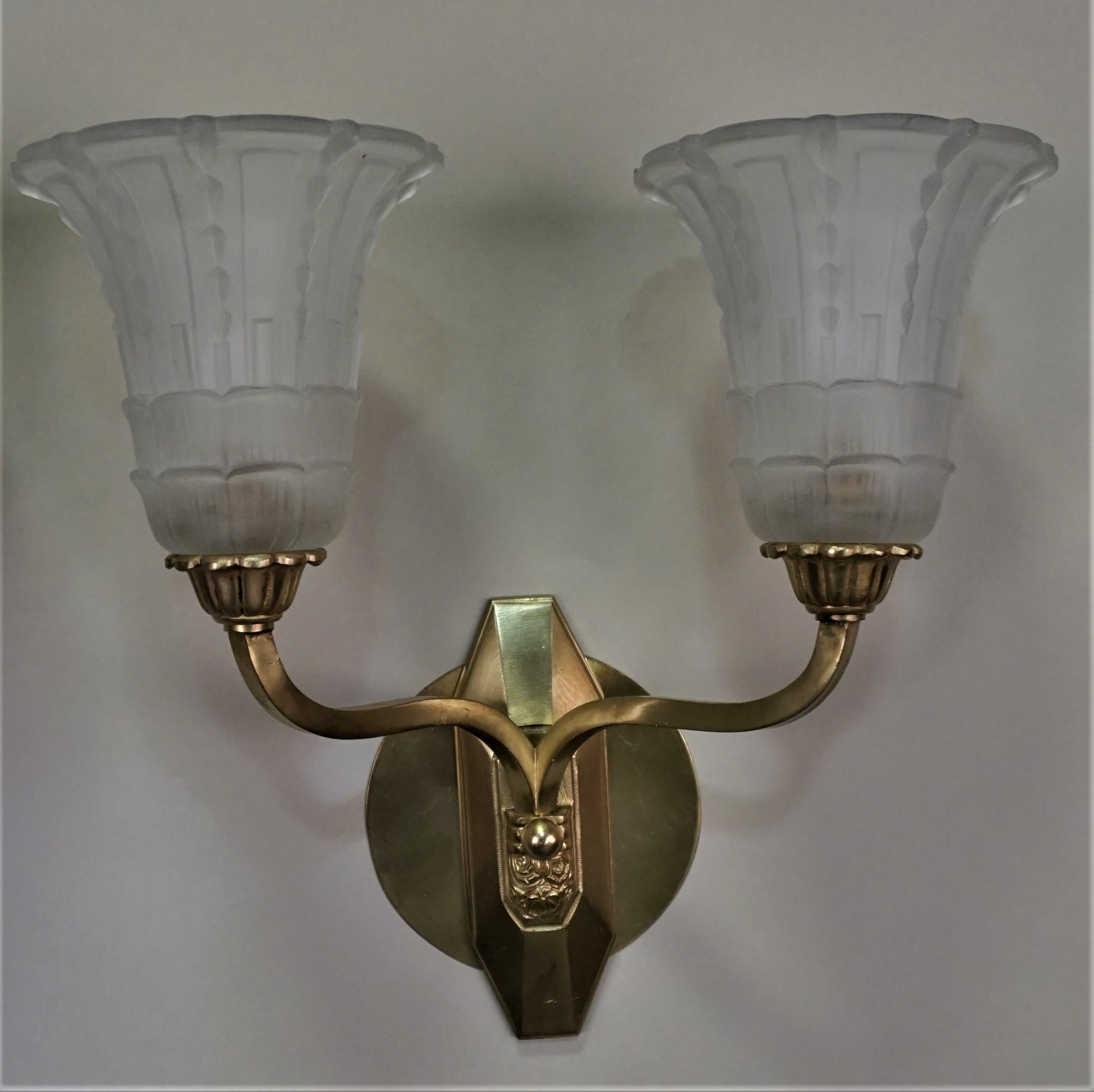Mid-20th Century Pair of French 1930s Art Deco Wall Sconces