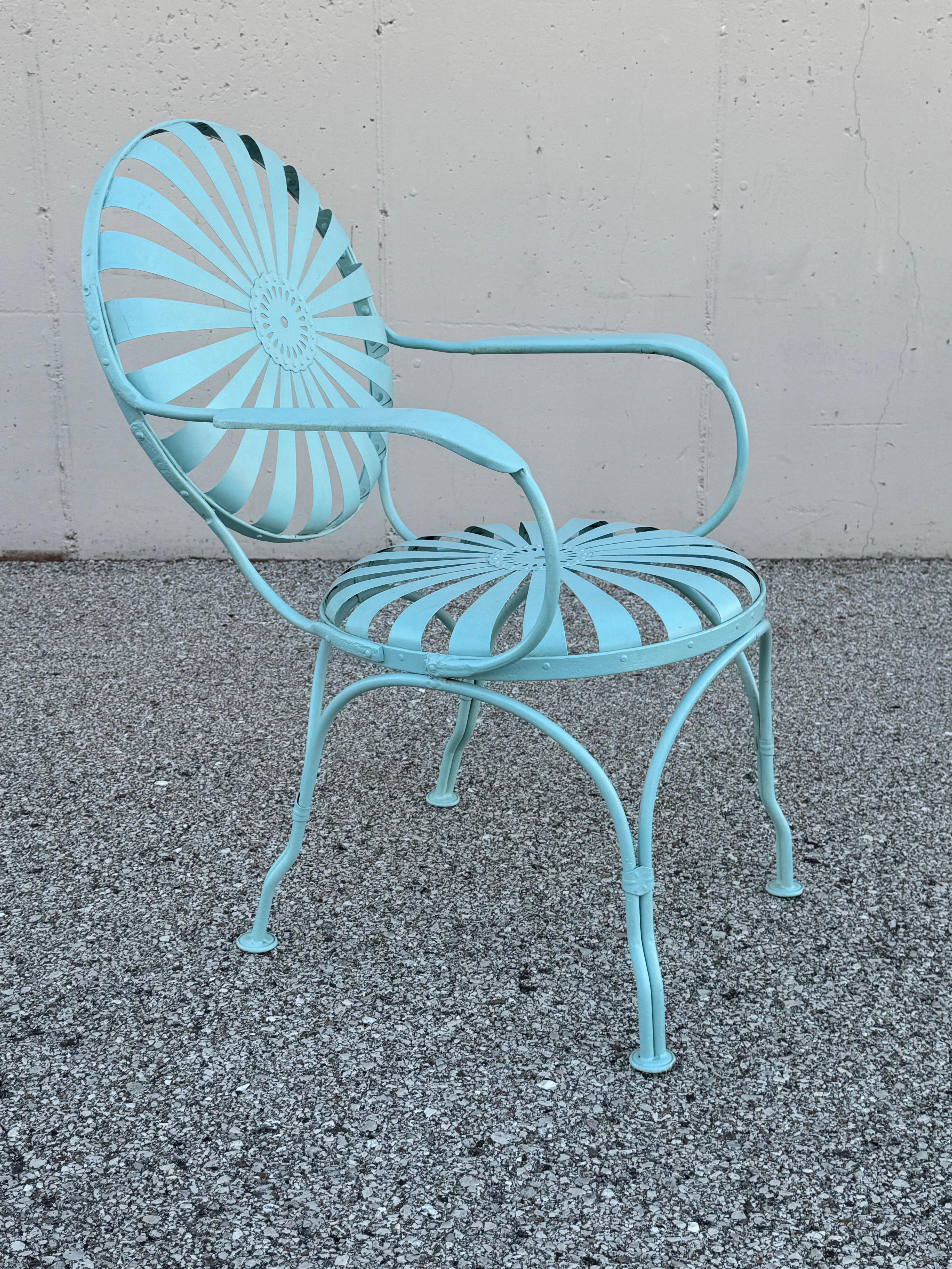 Coppia di poltrone da giardino francesi anni '30 Francois Carré blu a girandola o a raggi di sole in vendita 4