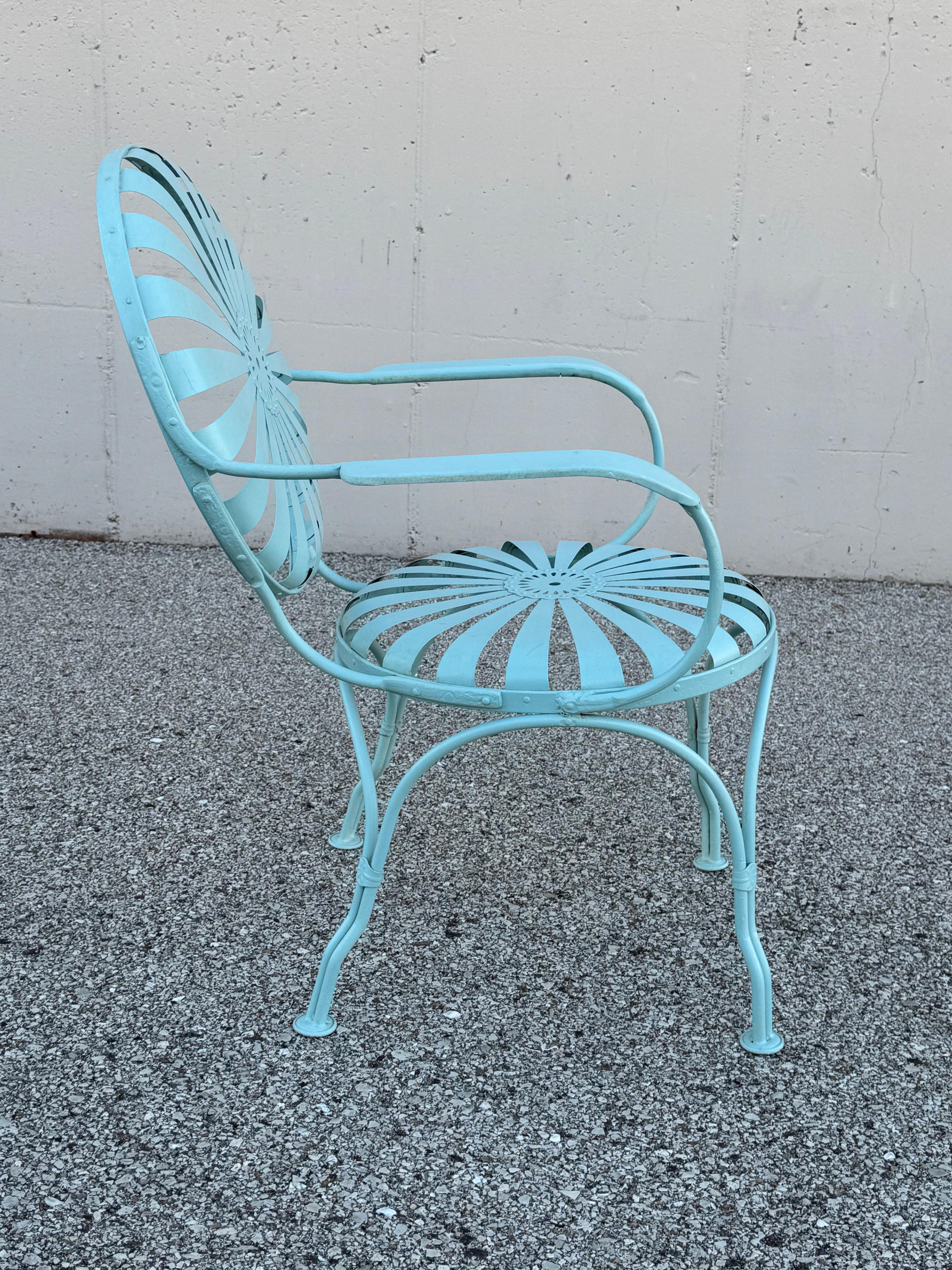 Coppia di poltrone da giardino francesi anni '30 Francois Carré blu a girandola o a raggi di sole in vendita 5