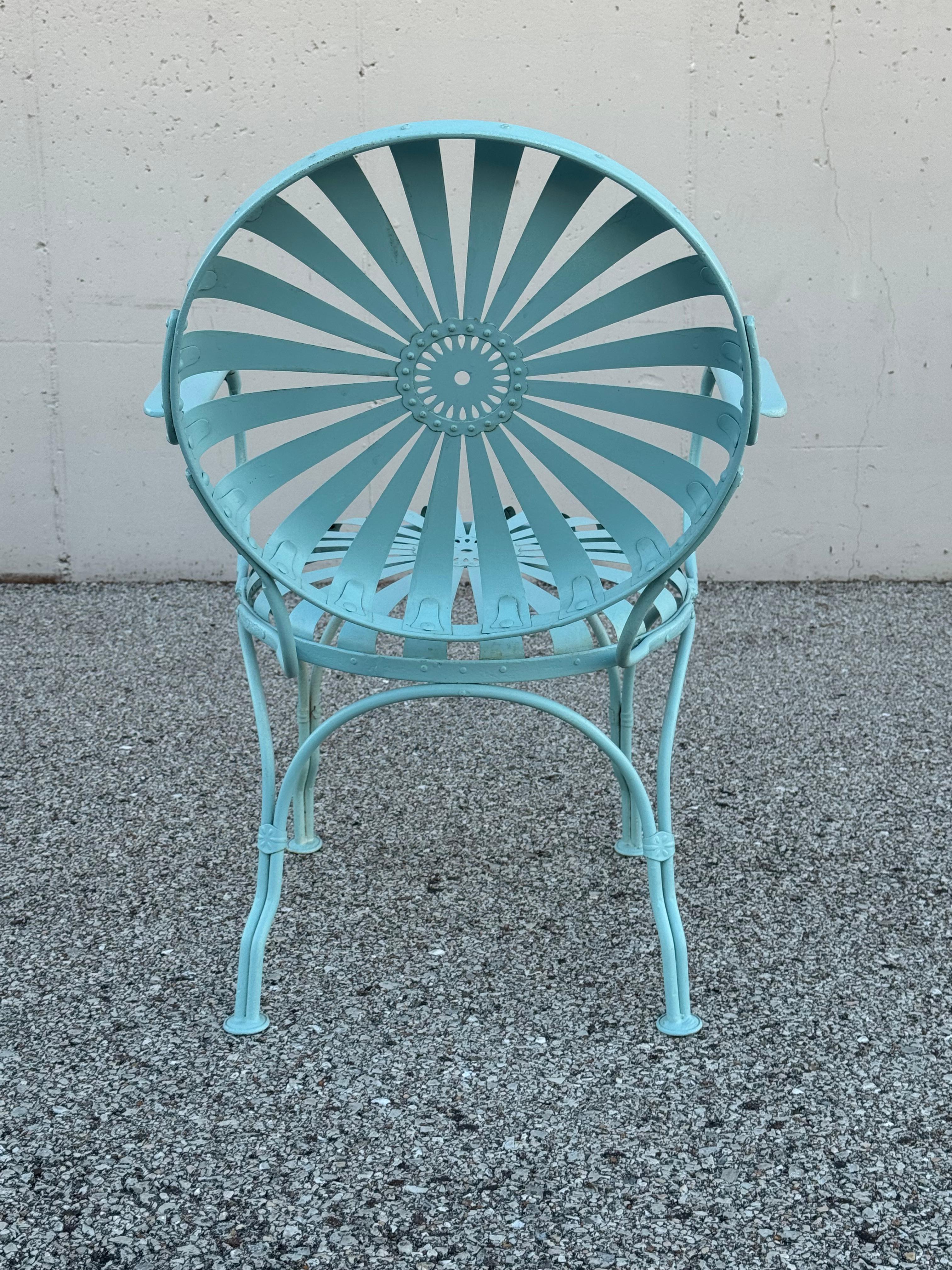 Coppia di poltrone da giardino francesi anni '30 Francois Carré blu a girandola o a raggi di sole in vendita 8
