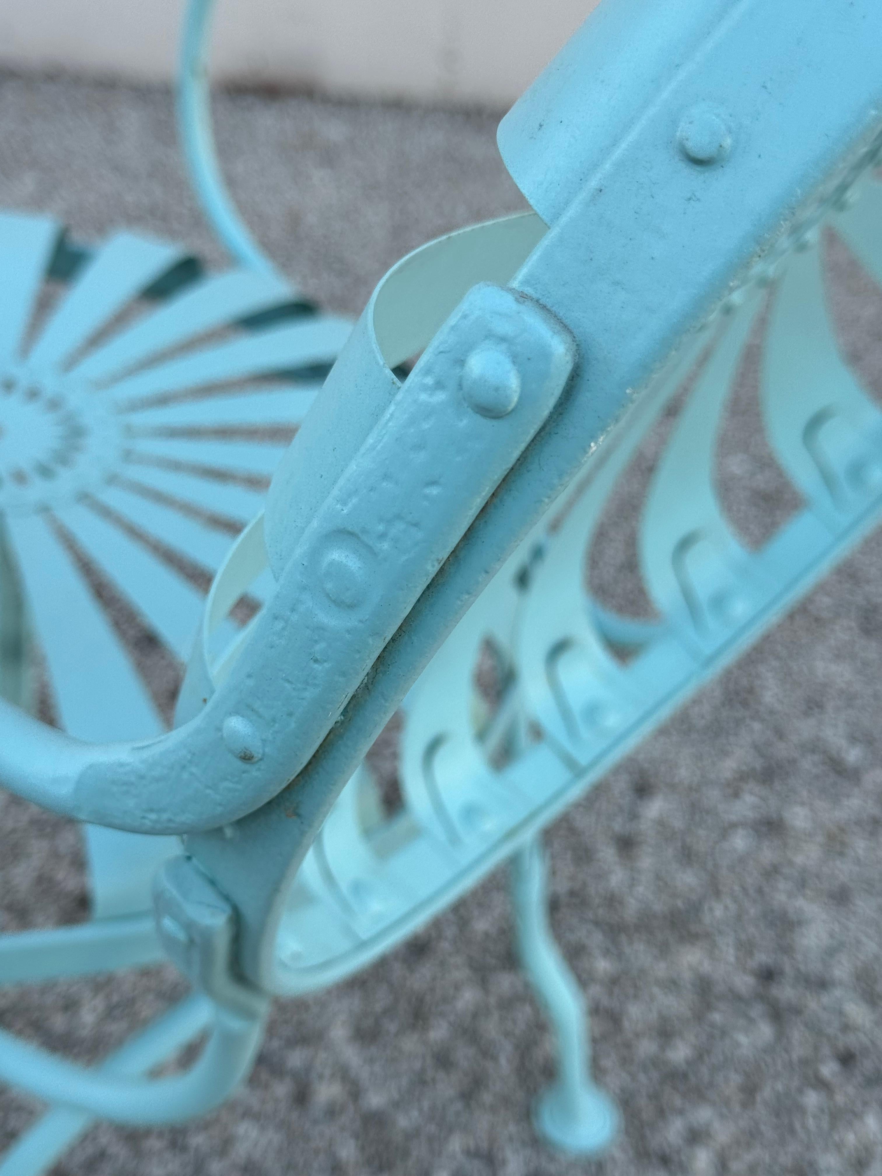 Coppia di poltrone da giardino francesi anni '30 Francois Carré blu a girandola o a raggi di sole in vendita 10