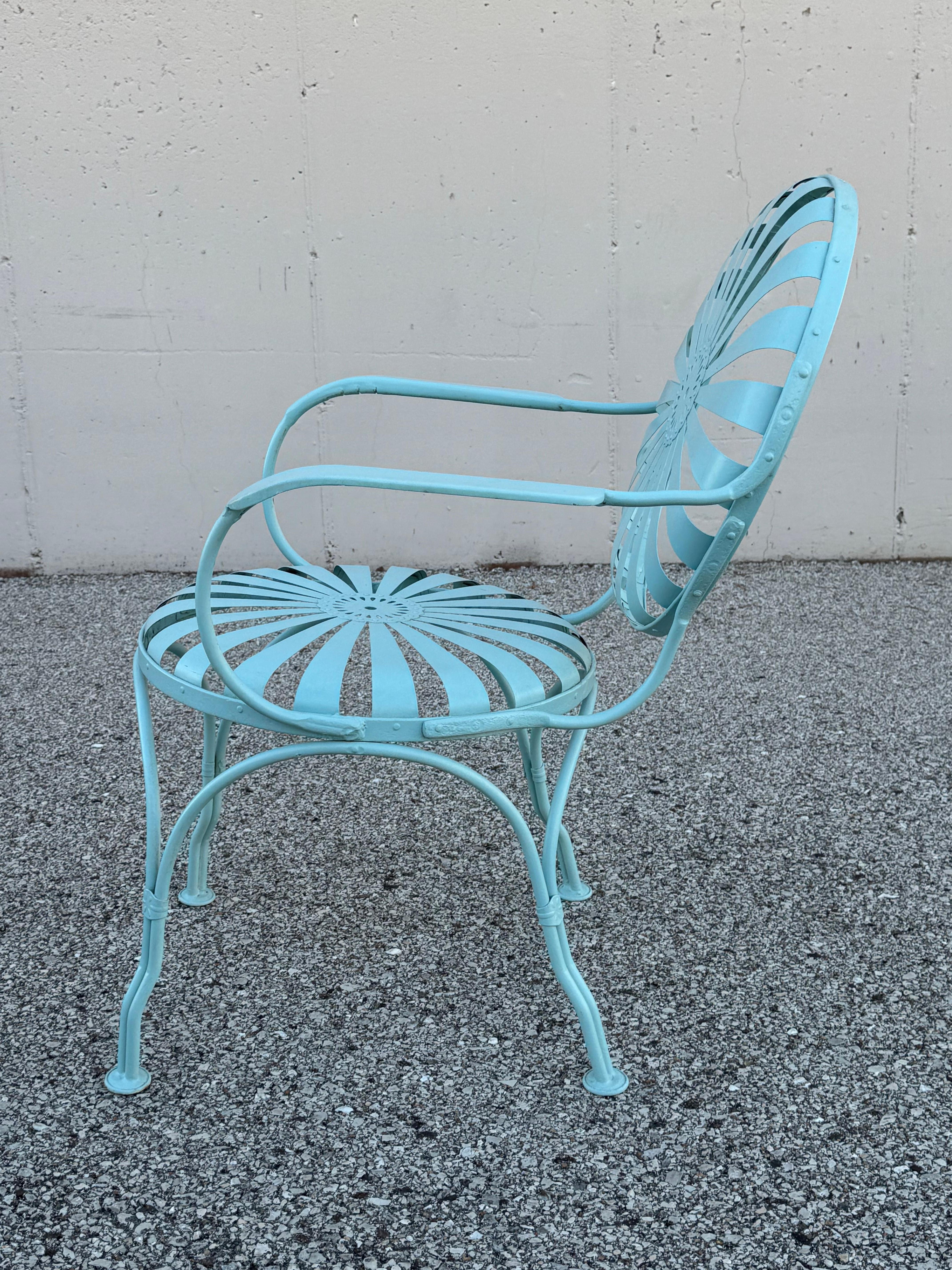 Coppia di poltrone da giardino francesi anni '30 Francois Carré blu a girandola o a raggi di sole in vendita 12