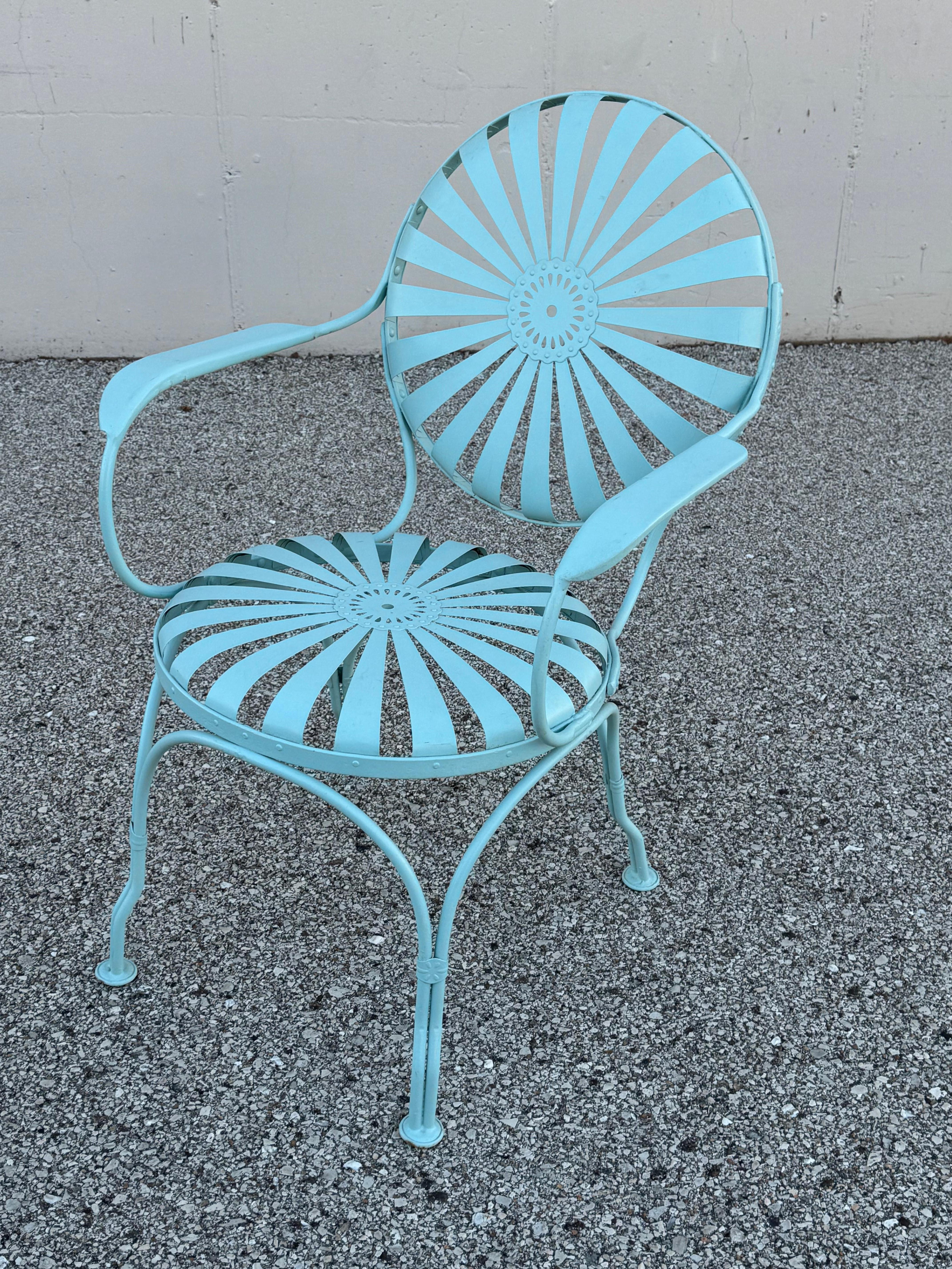 Coppia di poltrone da giardino francesi anni '30 Francois Carré blu a girandola o a raggi di sole in vendita 13