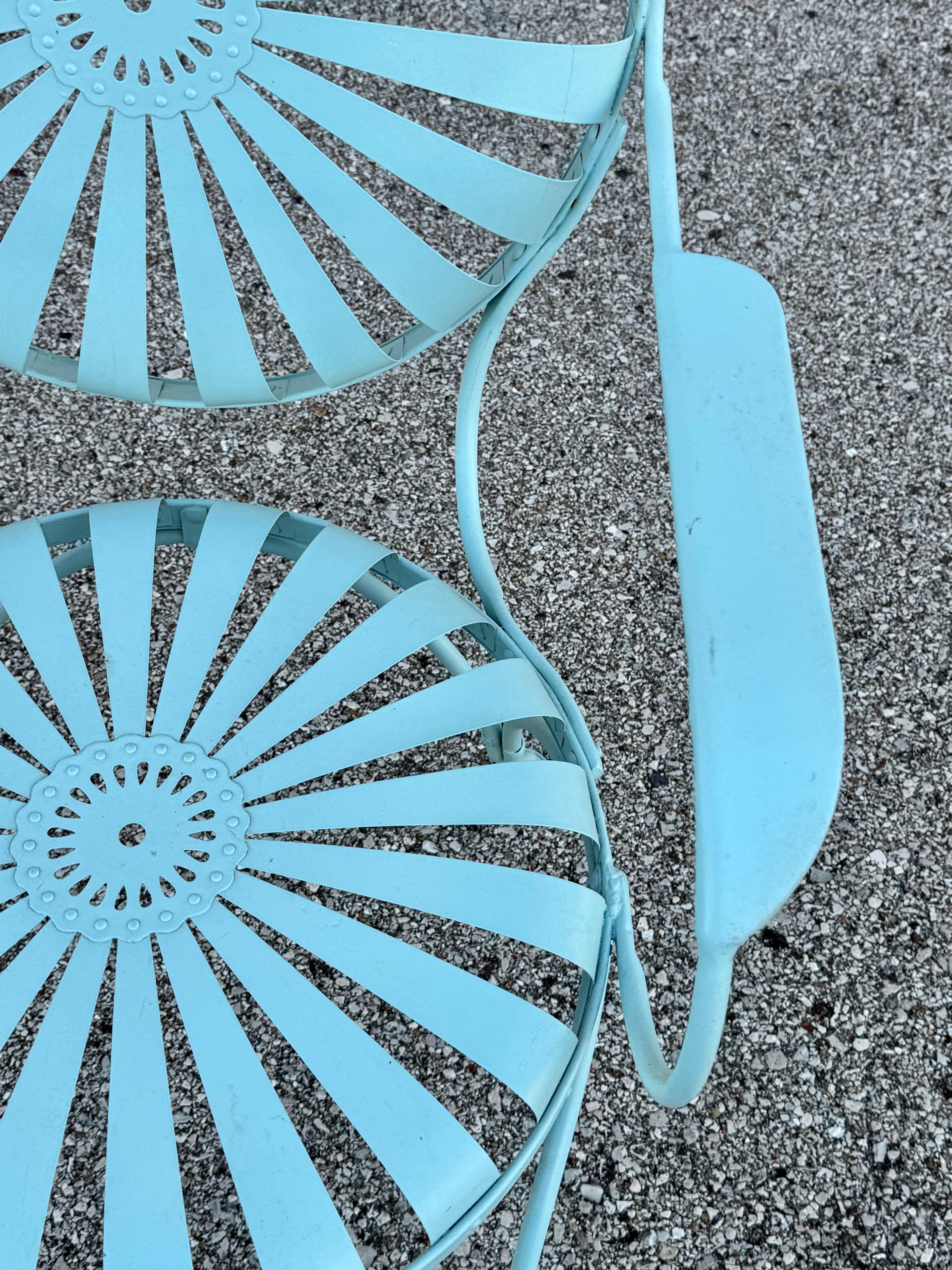 Coppia di poltrone da giardino francesi anni '30 Francois Carré blu a girandola o a raggi di sole in vendita 2