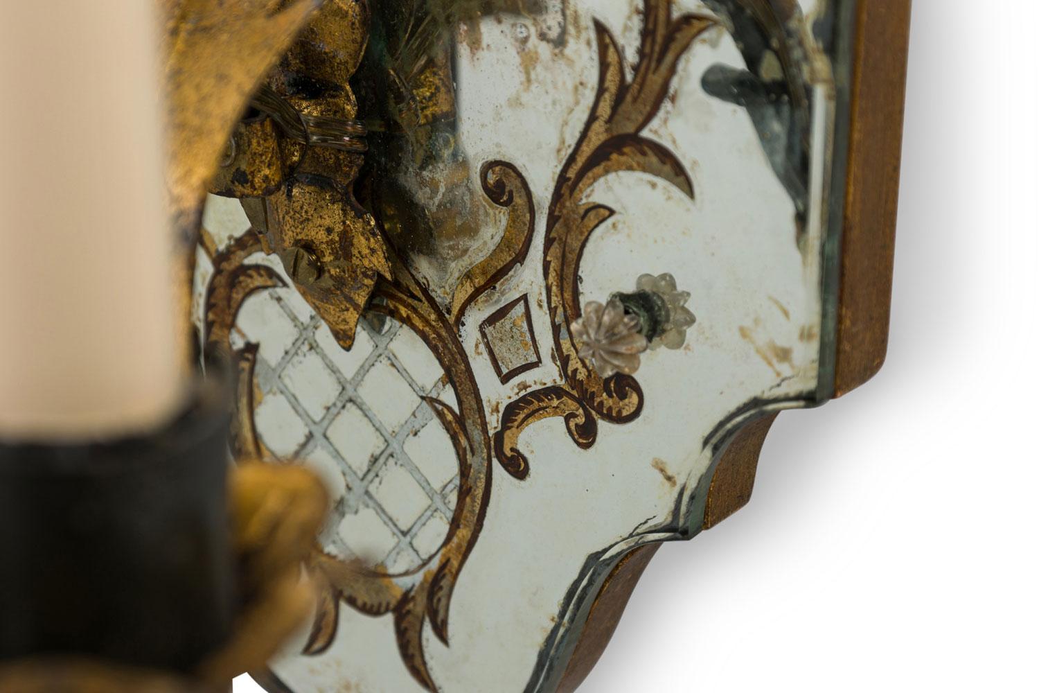 Paire d'appliques murales en verre miroité de style Hollywood Regency des années 1930 en vente 3