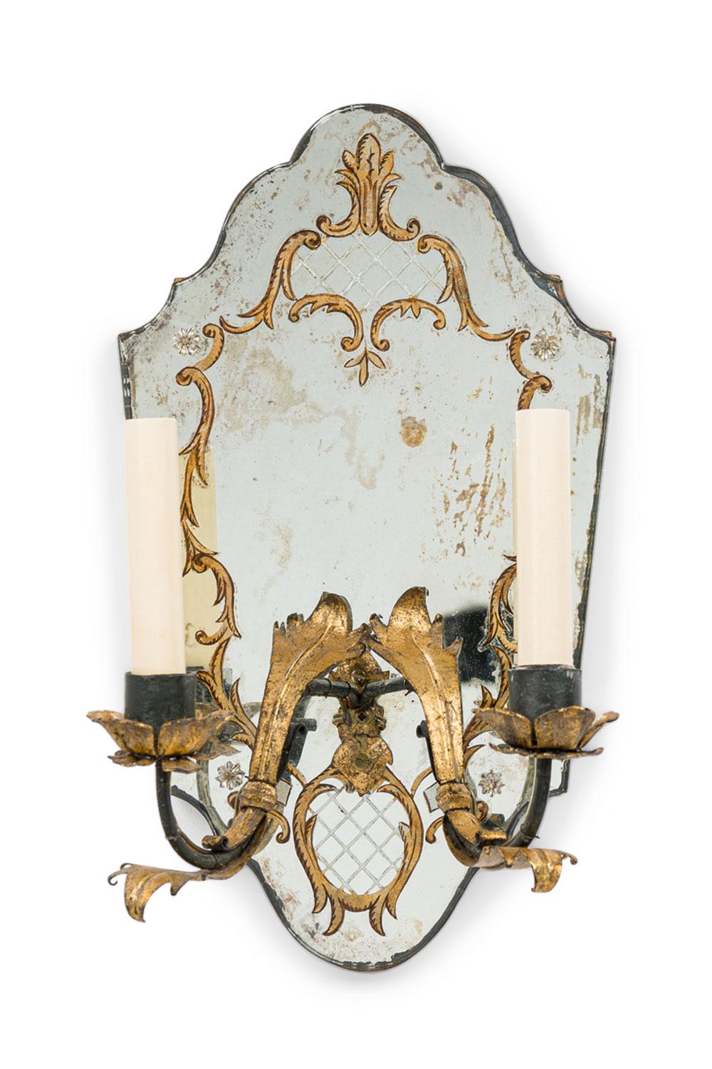 Mid-Century Modern Paire d'appliques murales en verre miroité de style Hollywood Regency des années 1930 en vente