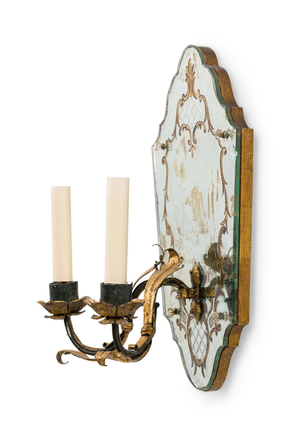 Français Paire d'appliques murales en verre miroité de style Hollywood Regency des années 1930 en vente