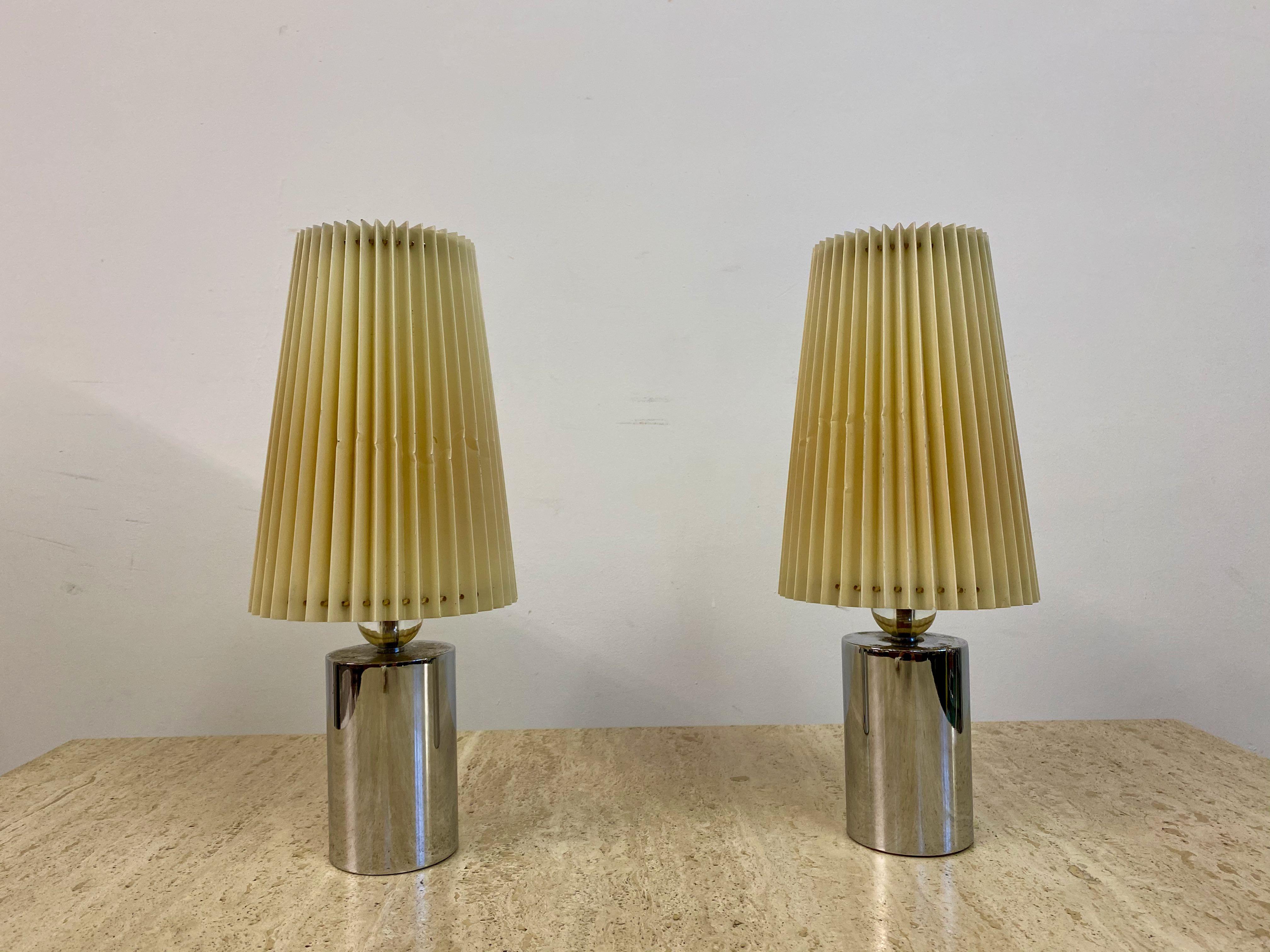 A pair of table lamps

Chrome cylindrical base

Crystal glass ball on top

Corrugated shade

France, 1940s.