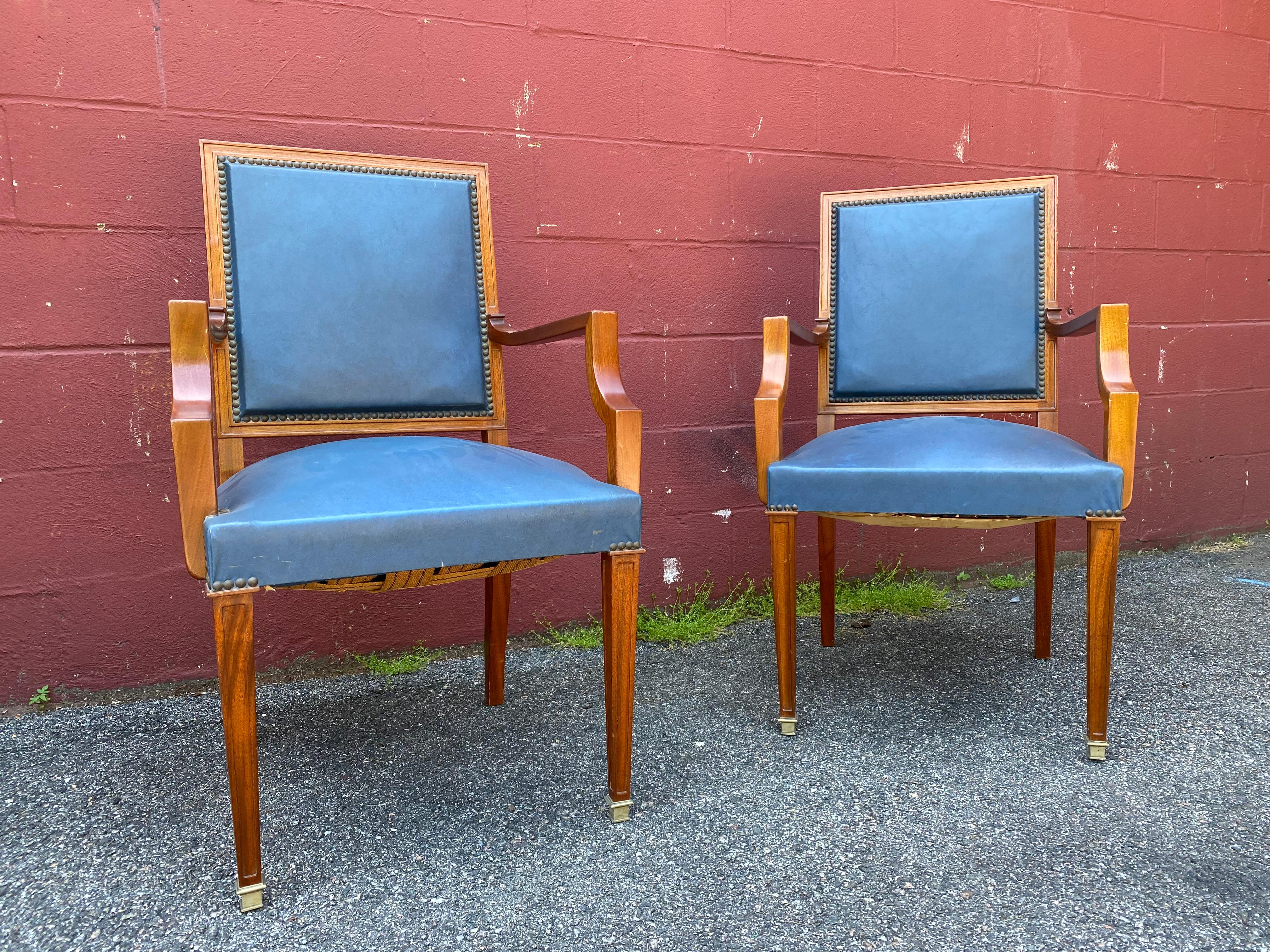 Paar französische Sessel aus Mahagoni und Leder aus den 1940er Jahren im Angebot 2