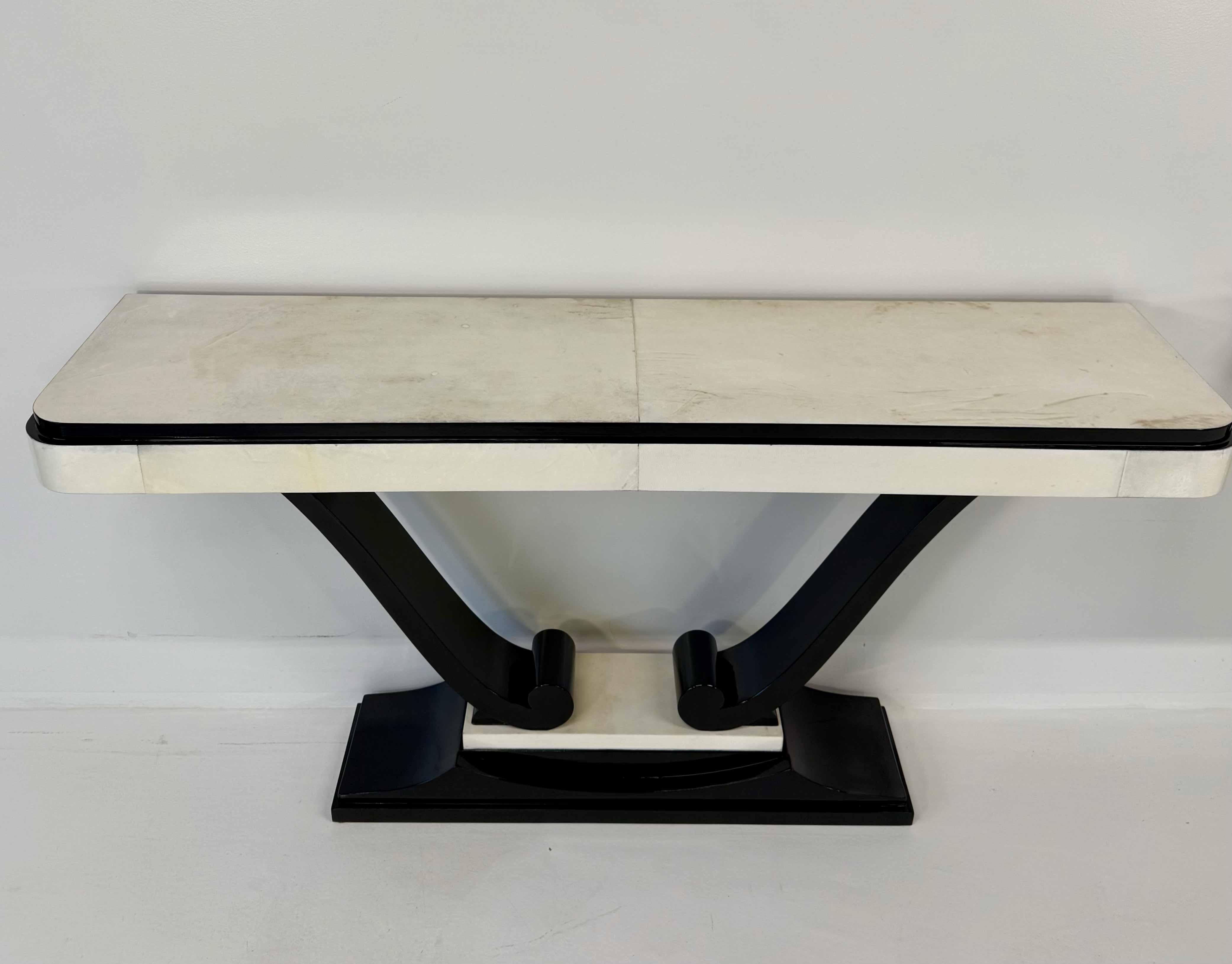 Pair of French 1940s Parchment and Black Ebonized Consoles In Good Condition For Sale In Meda, MB