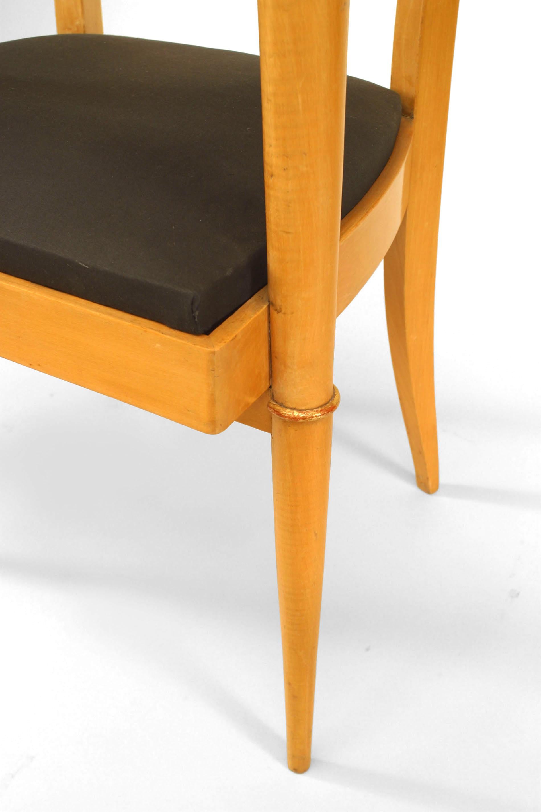 Milieu du XXe siècle Paire de fauteuils français en sycomore doré en vente