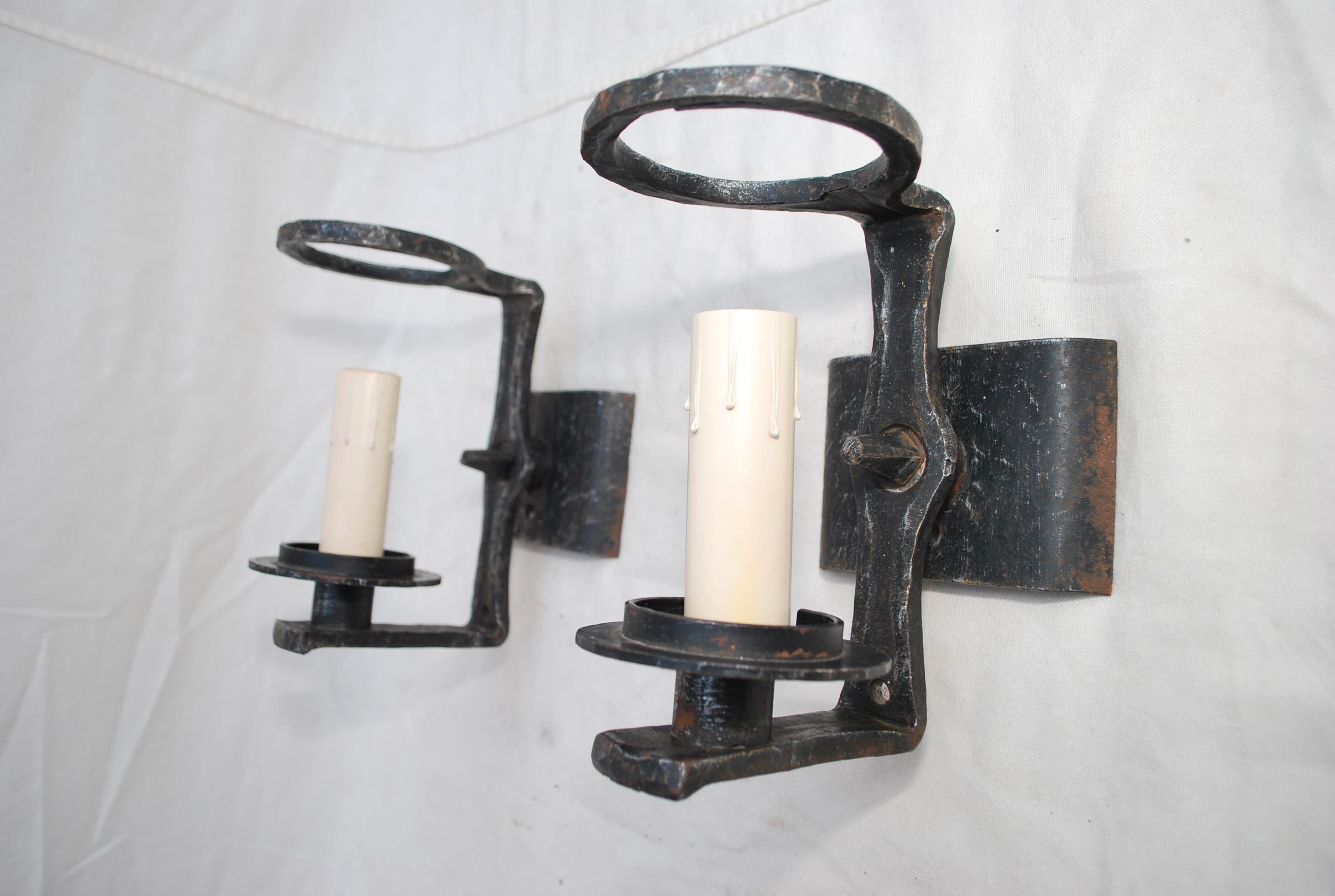 Mid-20th Century Pair of French 1940s Wrought Iron Sconces For Sale