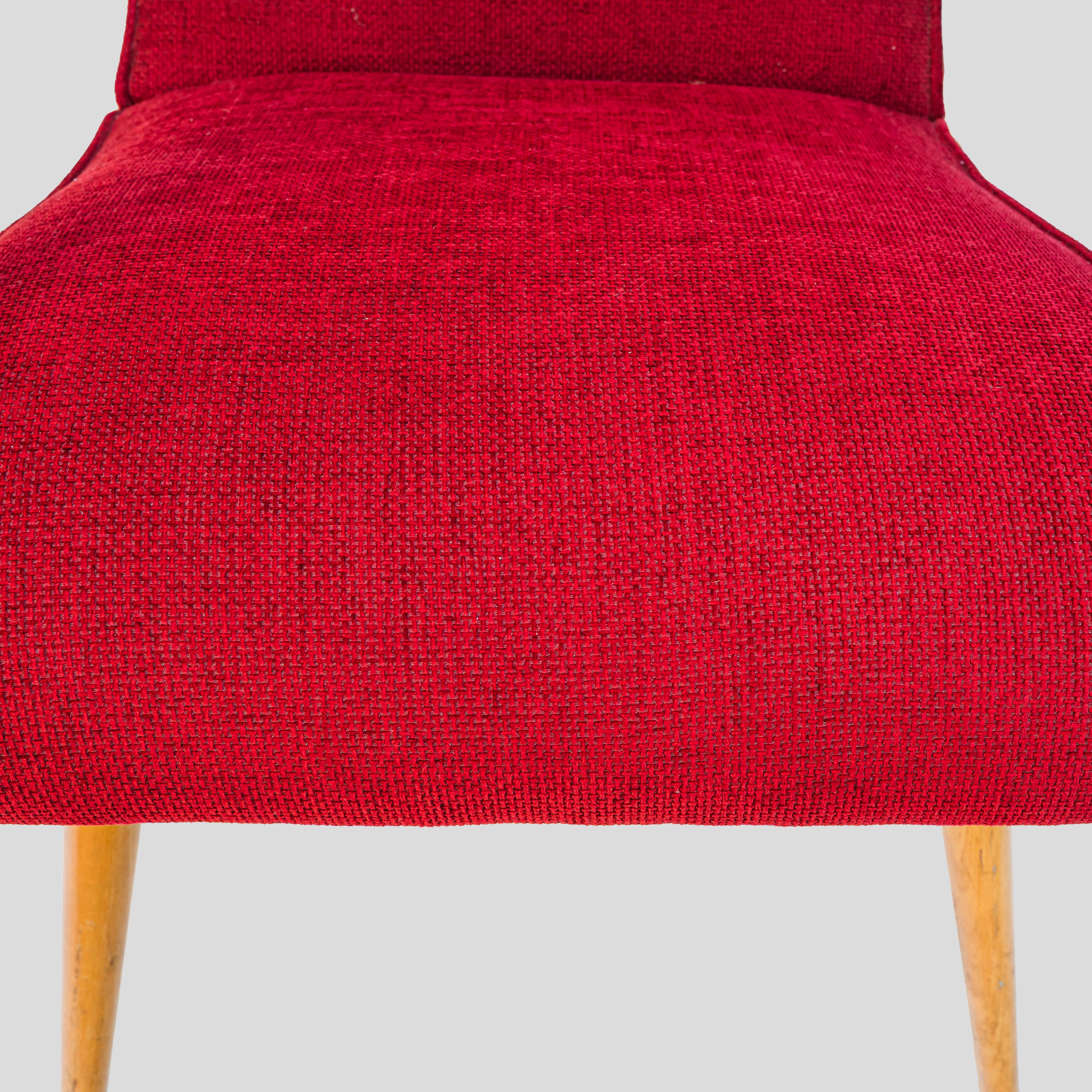 Pareja de sillones franceses de los años 50 de madera curvada tapizados en rojo de Stella Durera en venta 5
