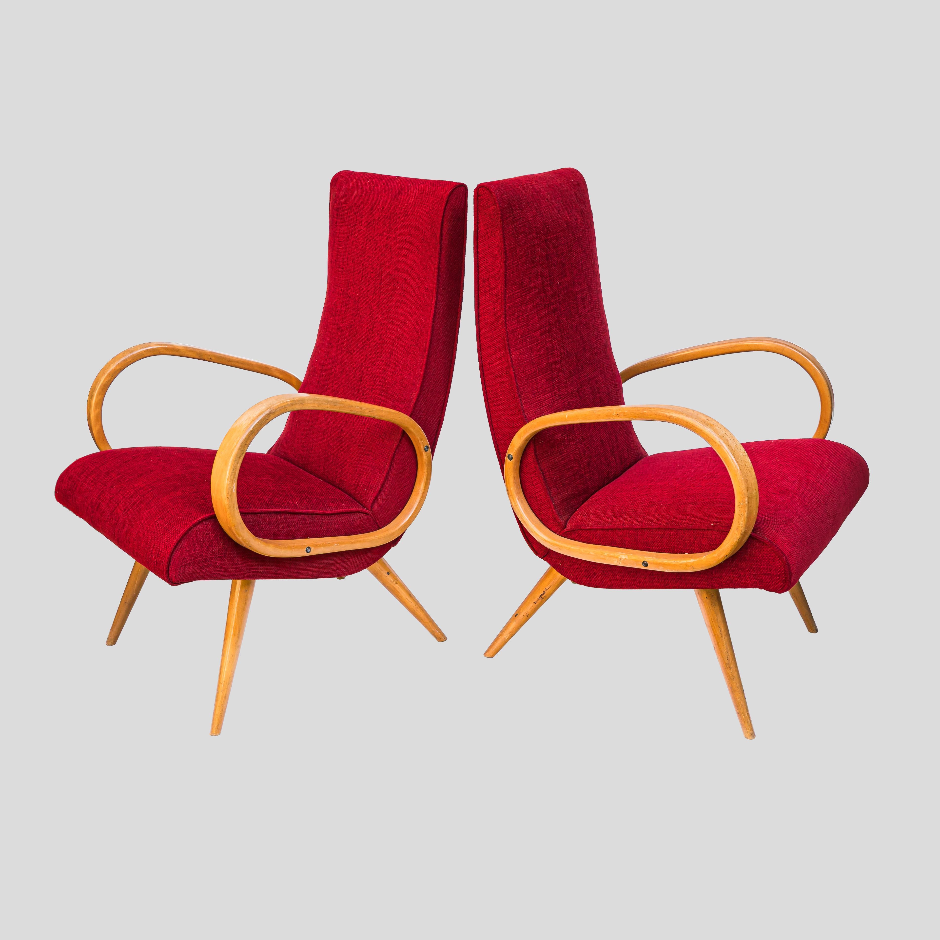 Pareja de sillones franceses de los años 50 de madera curvada tapizados en rojo de Stella Durera Moderno de mediados de siglo en venta