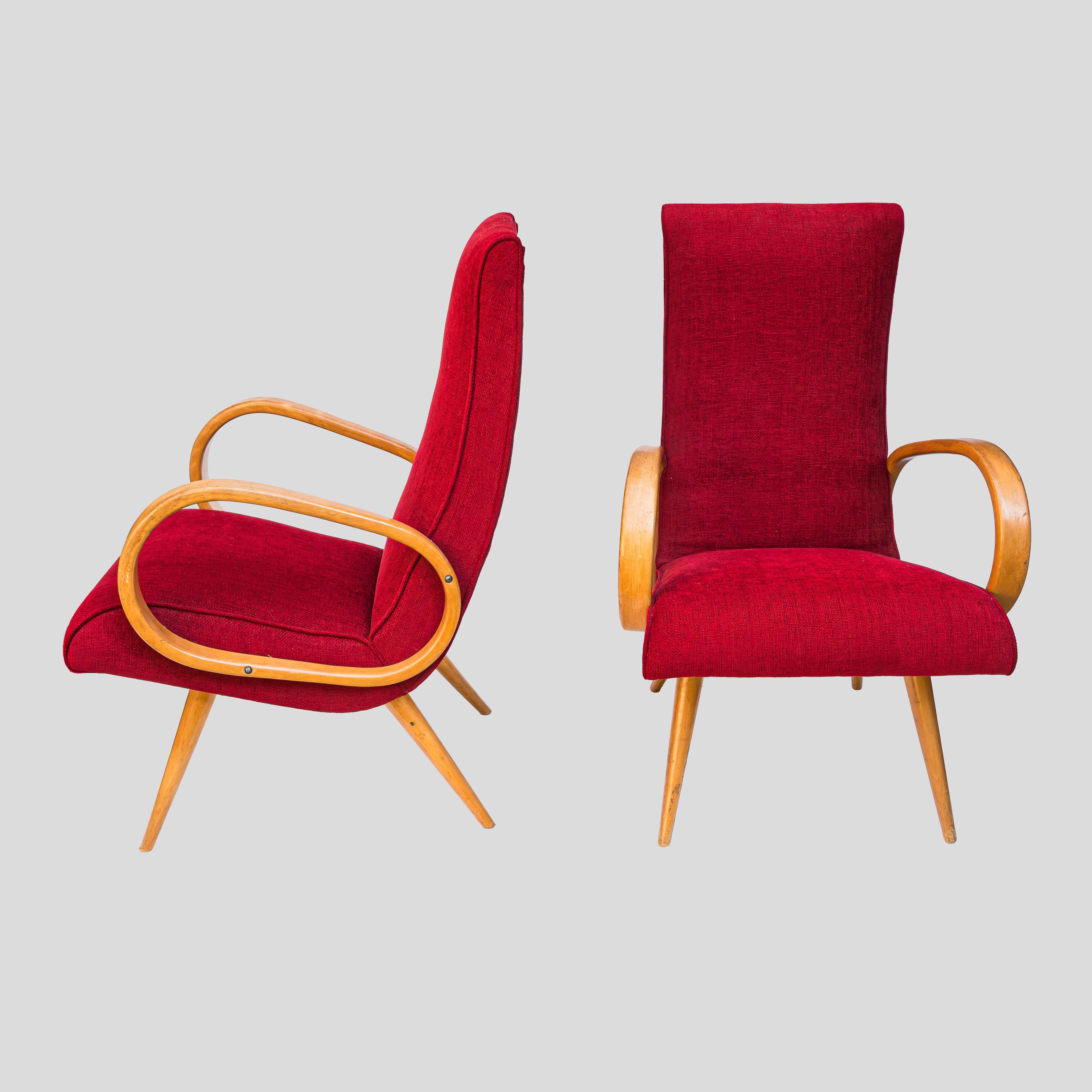 Pareja de sillones franceses de los años 50 de madera curvada tapizados en rojo de Stella Durera Francés en venta