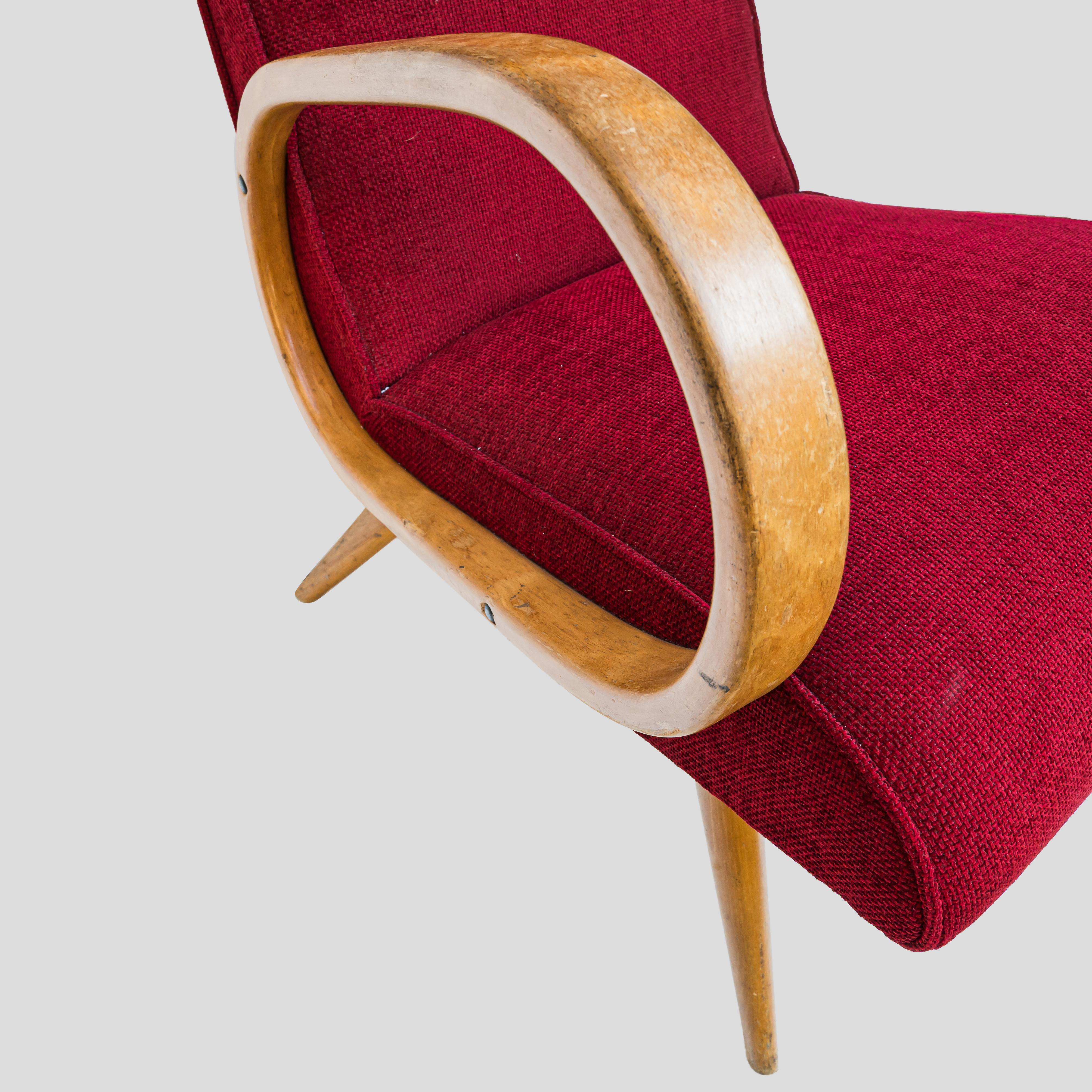 Pareja de sillones franceses de los años 50 de madera curvada tapizados en rojo de Stella Durera en venta 1