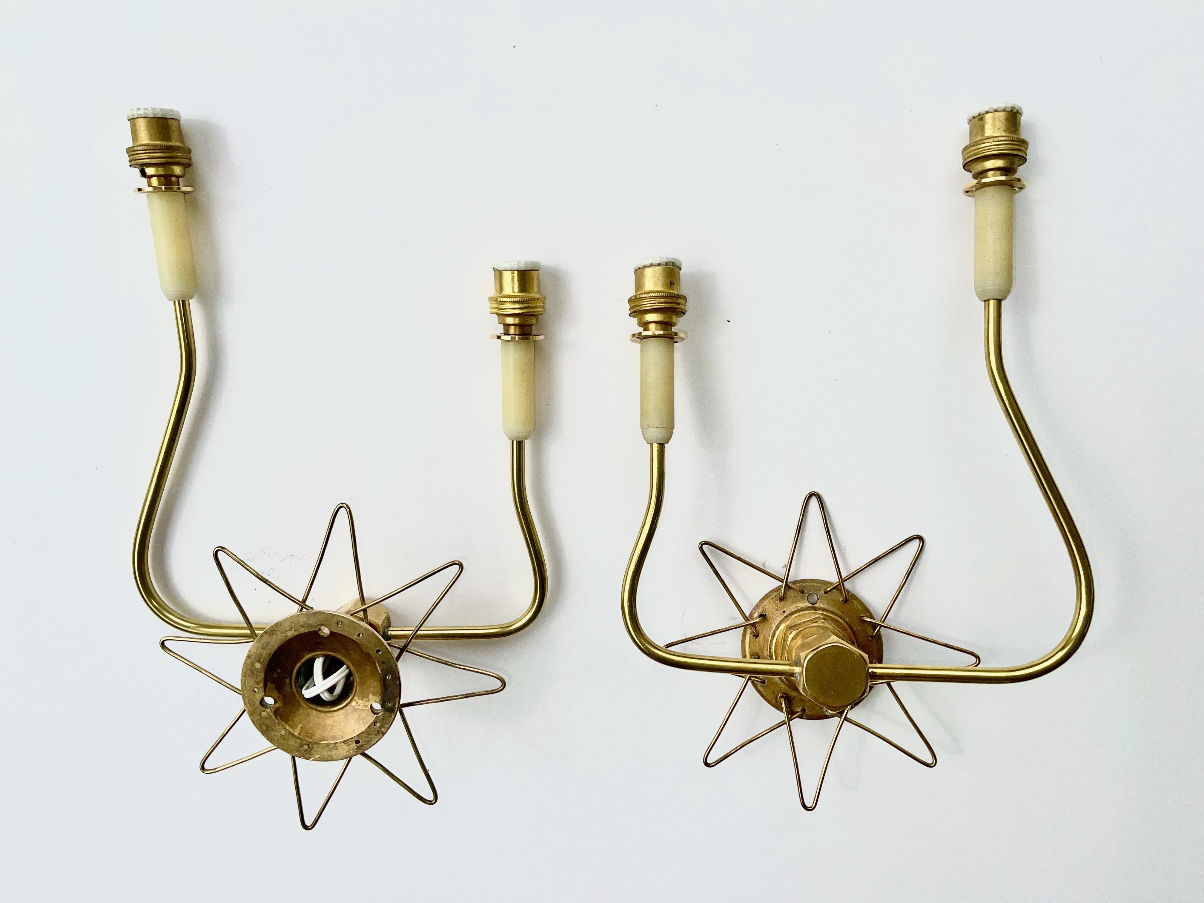 Mid-Century Modern Pair of French 1950's Brass Wire Star Sconces For Sale