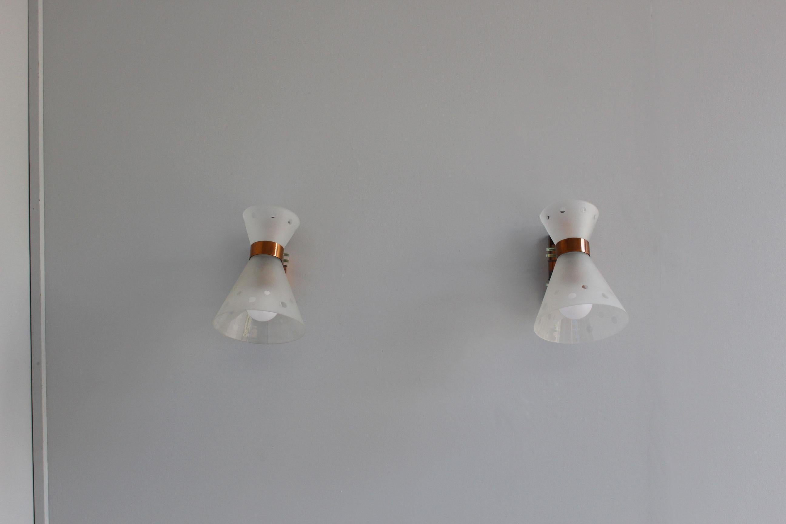 Pair of French 1950s Copper and Diabolo Glass Sconces For Sale 6