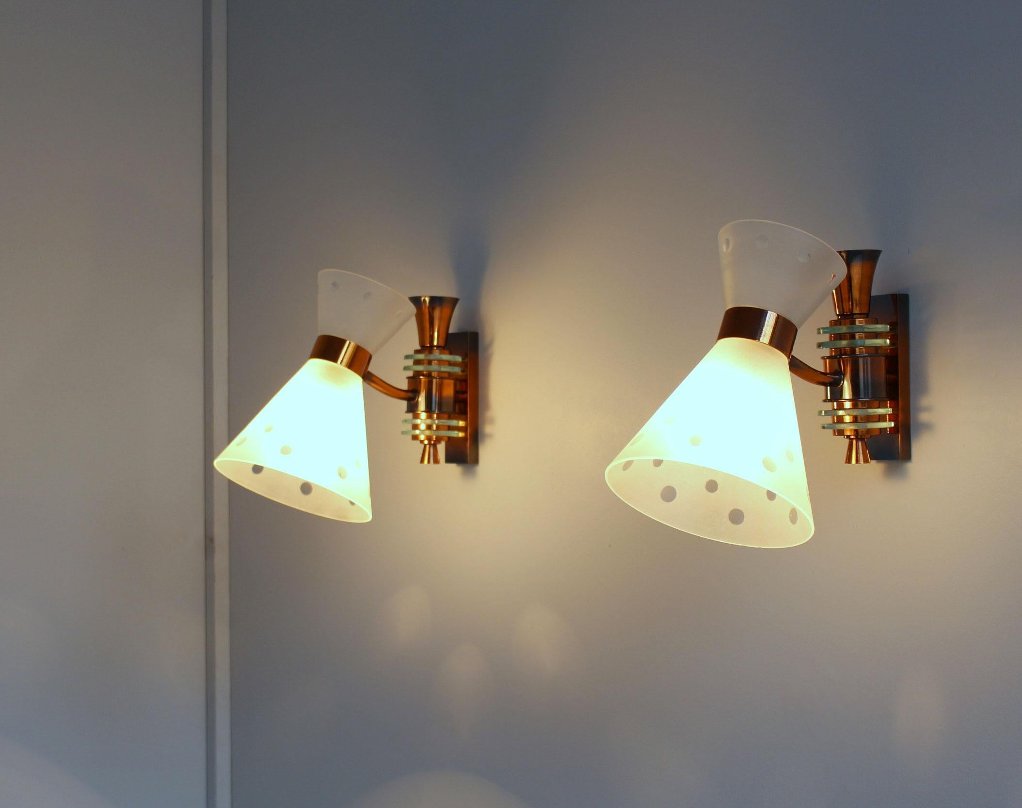 Pair of French 1950s Copper and Diabolo Glass Sconces In Good Condition For Sale In Long Island City, NY