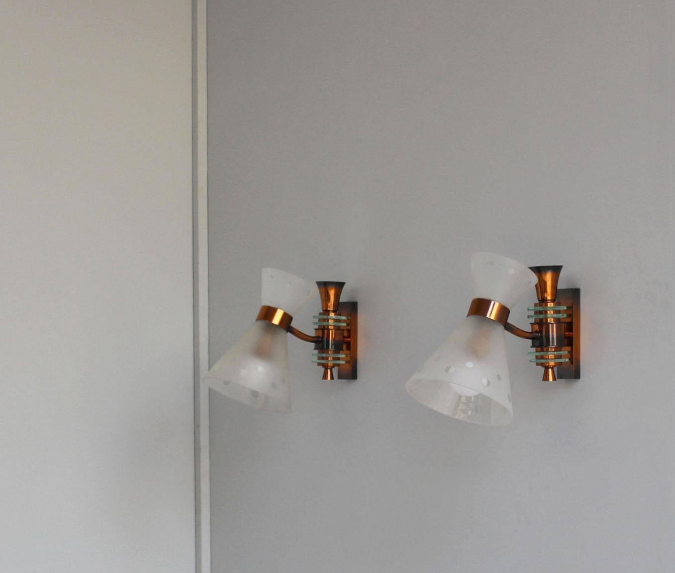 Pair of French 1950s Copper and Diabolo Glass Sconces For Sale 3