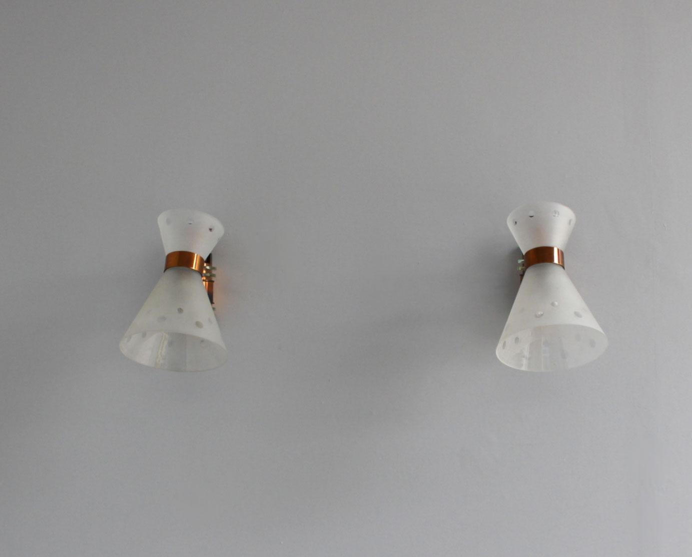 Pair of French 1950s Copper and Diabolo Glass Sconces For Sale 4