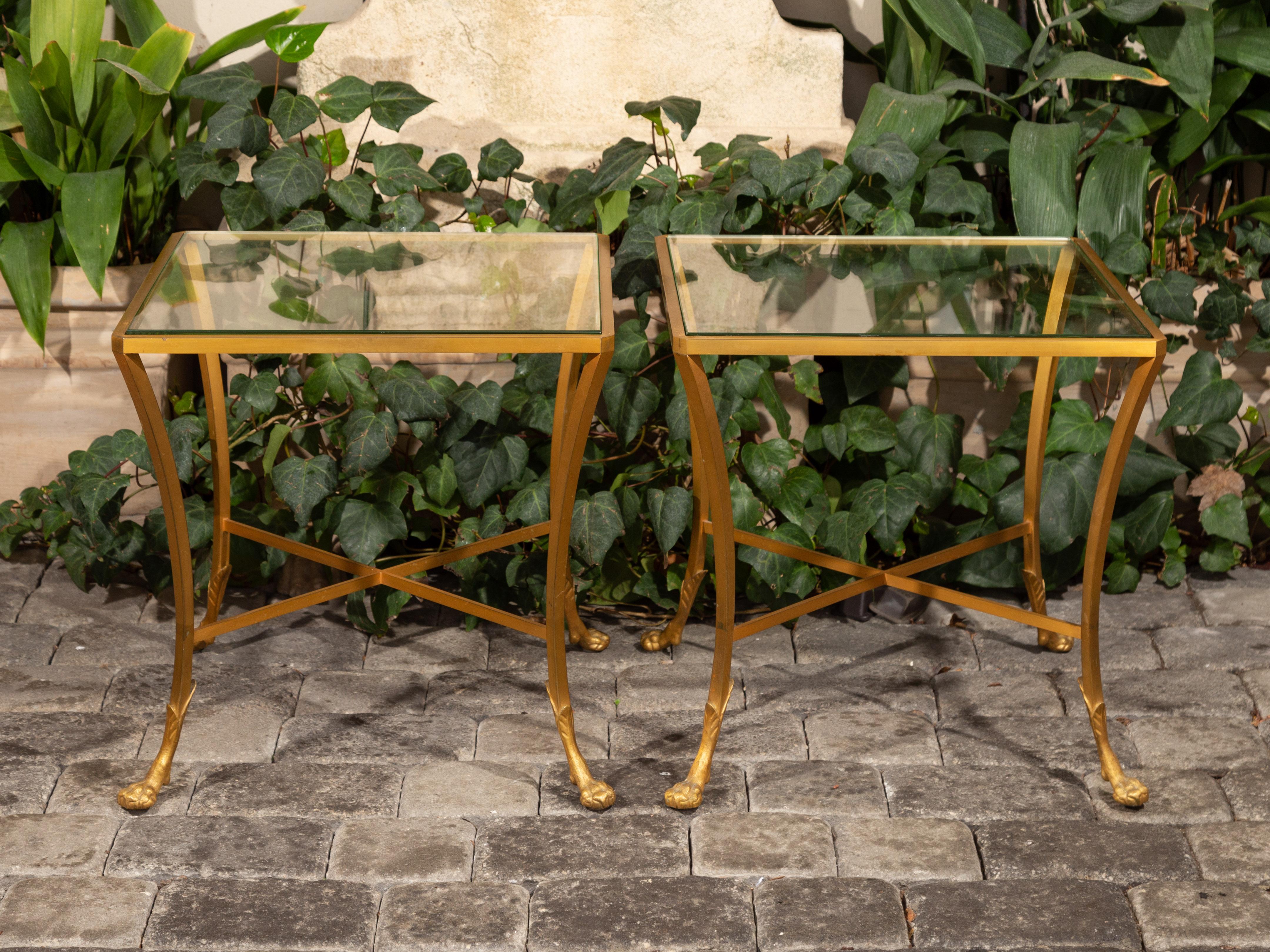 Paire de tables de style Maison Baguès des années 1950 en verre et bronze doré en vente 2