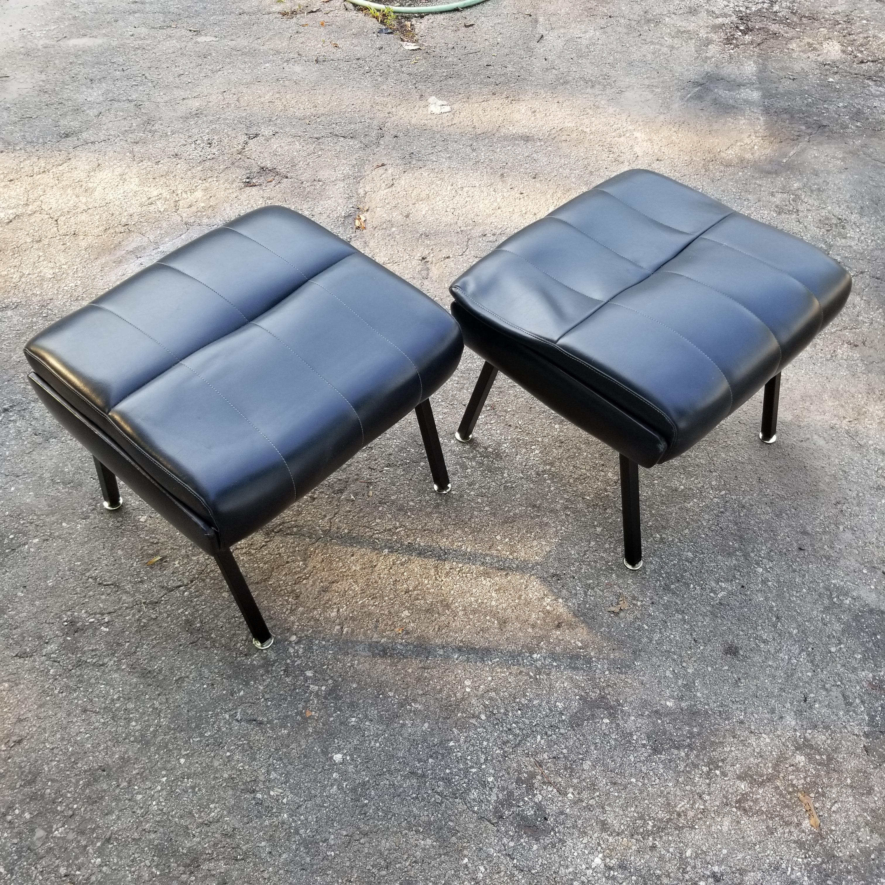 Pair of French 1950s Ottoman For Sale 9