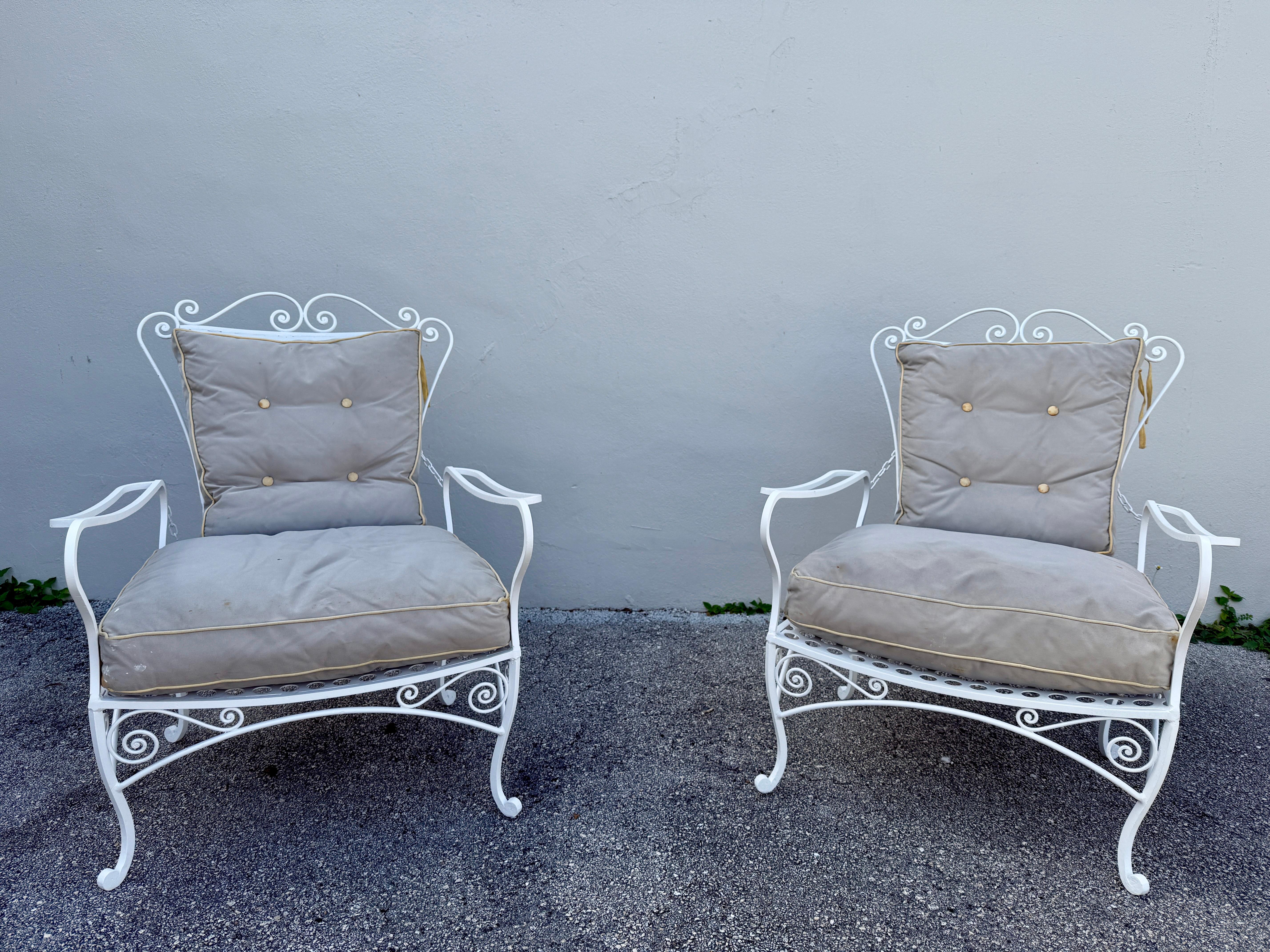 Paar französische Gartenstühle mit Liegefunktion aus den 1950er Jahren (Französisch) im Angebot