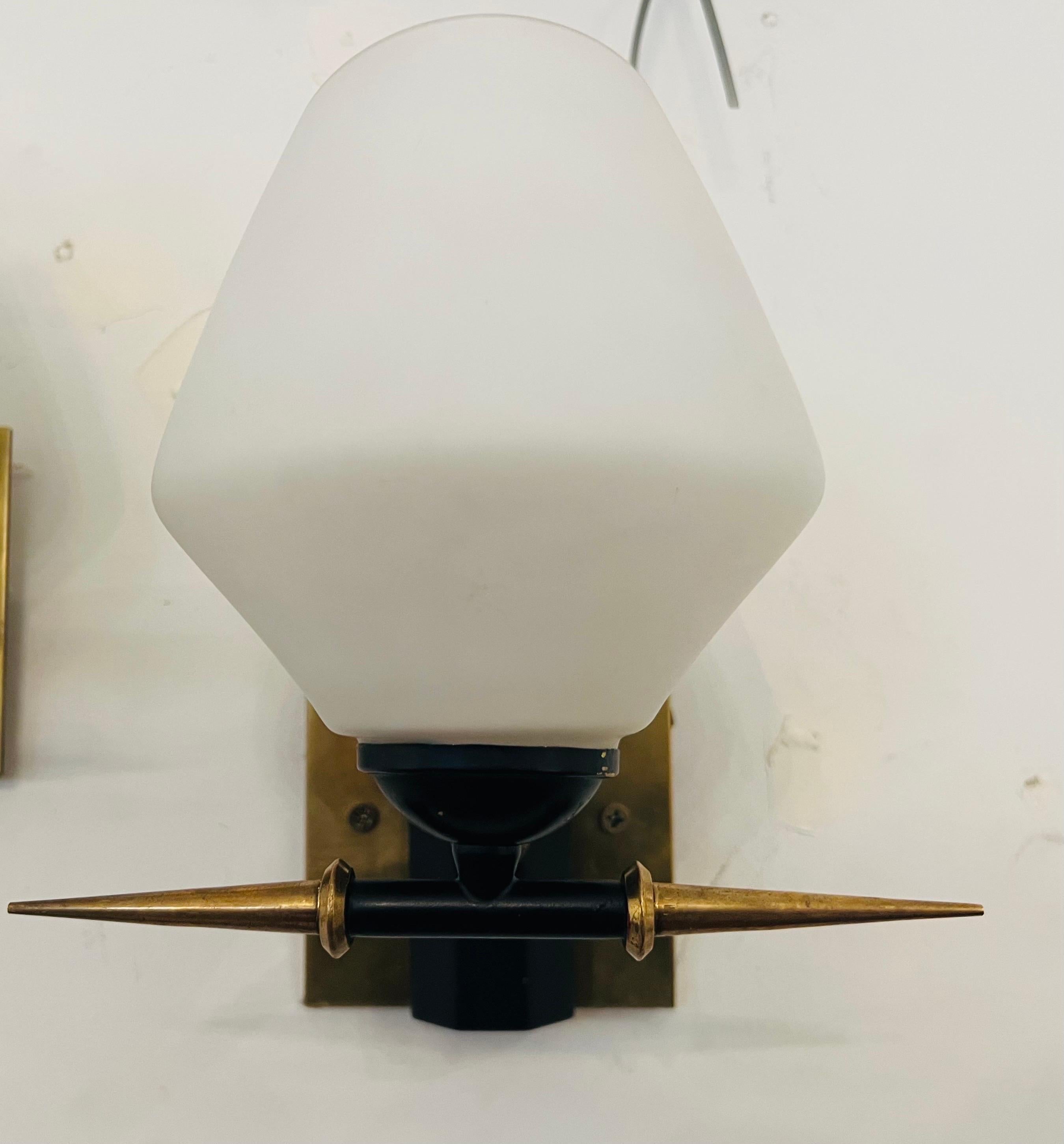 Paar französische Arlus-Wandlampen aus den 1960er Jahren (Moderne der Mitte des Jahrhunderts) im Angebot