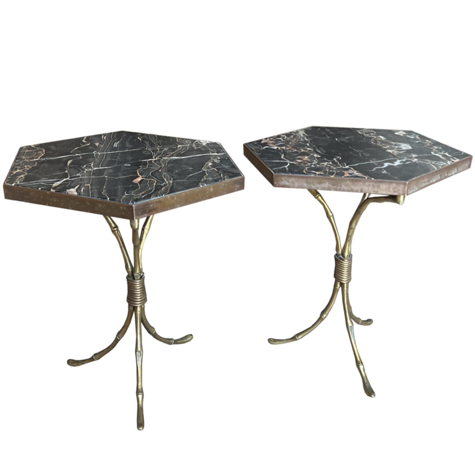 Mid-20th Century Pair of French 1960s Baguès Style Faux Bamboo Brass Side Tables With Marble Tops For Sale