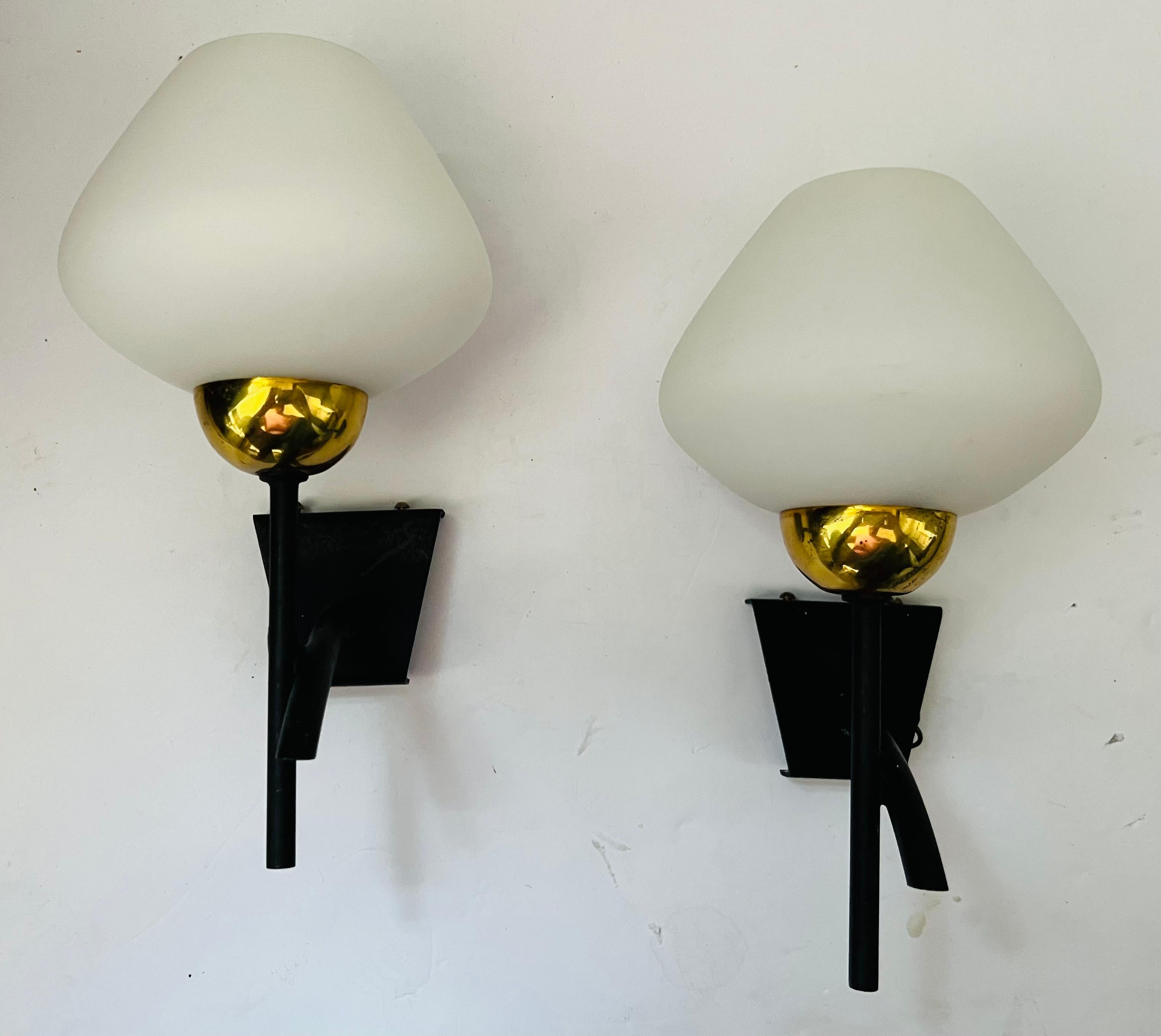 Paar französische 1960er Mid Century Lunel Wandlampen Sconces im Angebot 4