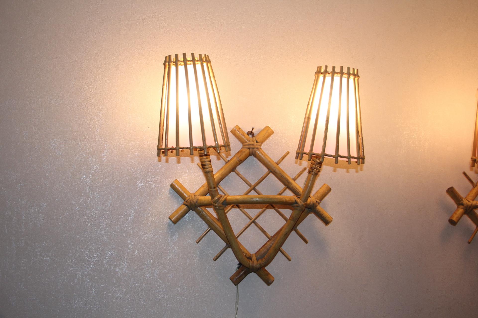 Pair of French 1960's Rattan Sconces by Louis Sognot with Light Pink Lampshades In Good Condition In Saint-Ouen, FR