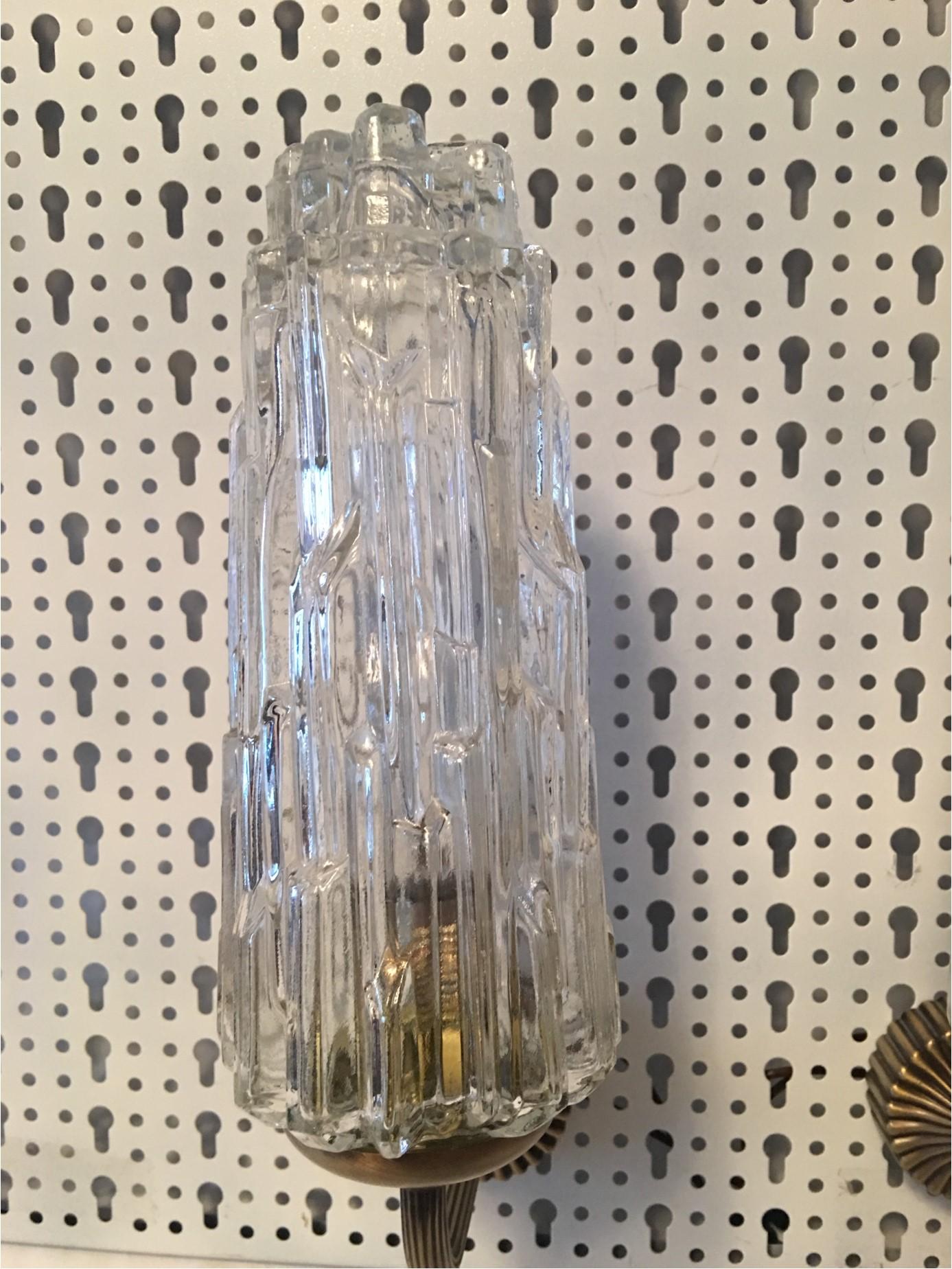 Pair of French 1970s Brass and Glass Art Deco Style Sconces In Good Condition For Sale In Frisco, TX