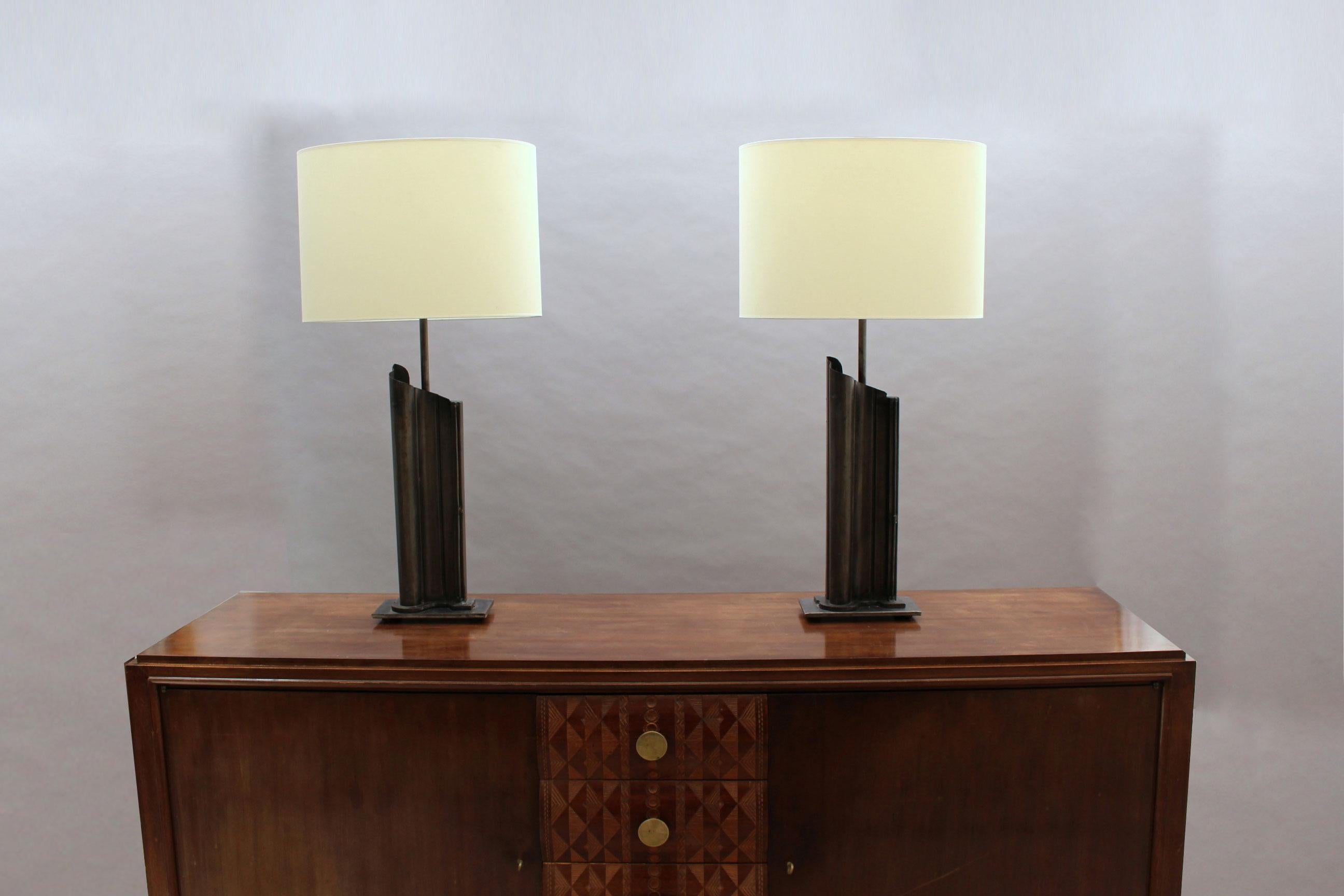 Pair of French 1970s Metal Table Lamps For Sale 7