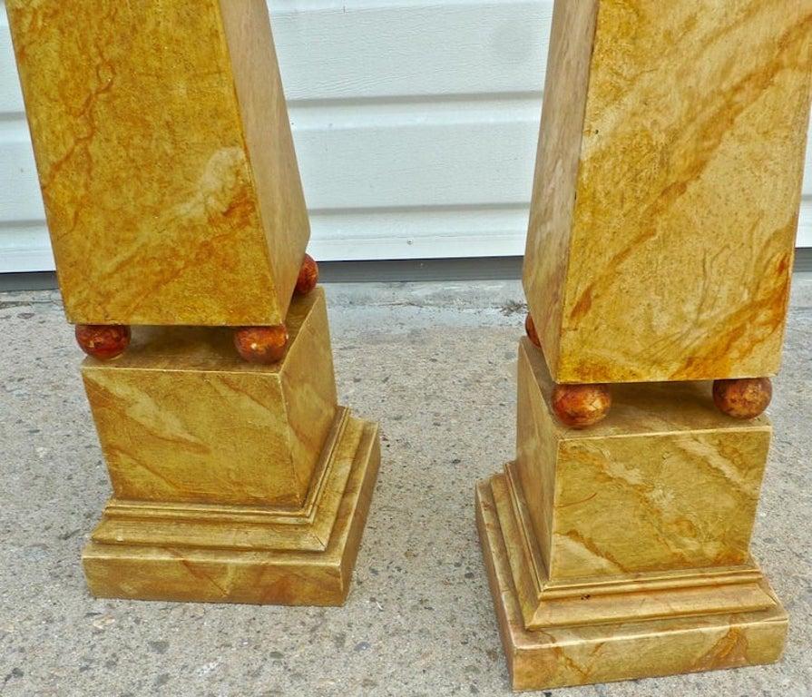 20th Century Pair of French 1970s Painted Wood Obelisks For Sale