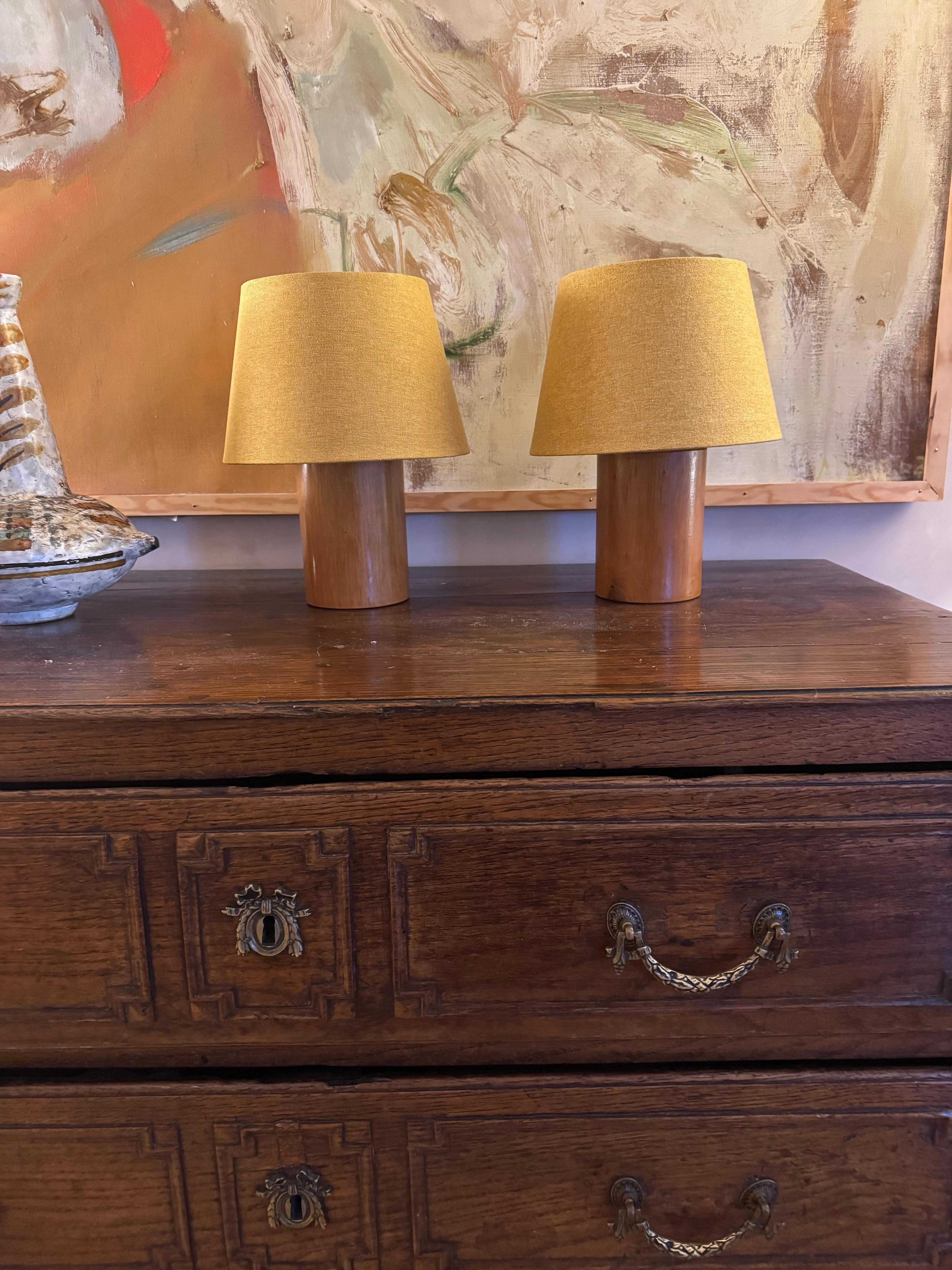 Mid-Century Modern Pair of French 1970’s turned wooden lamps For Sale