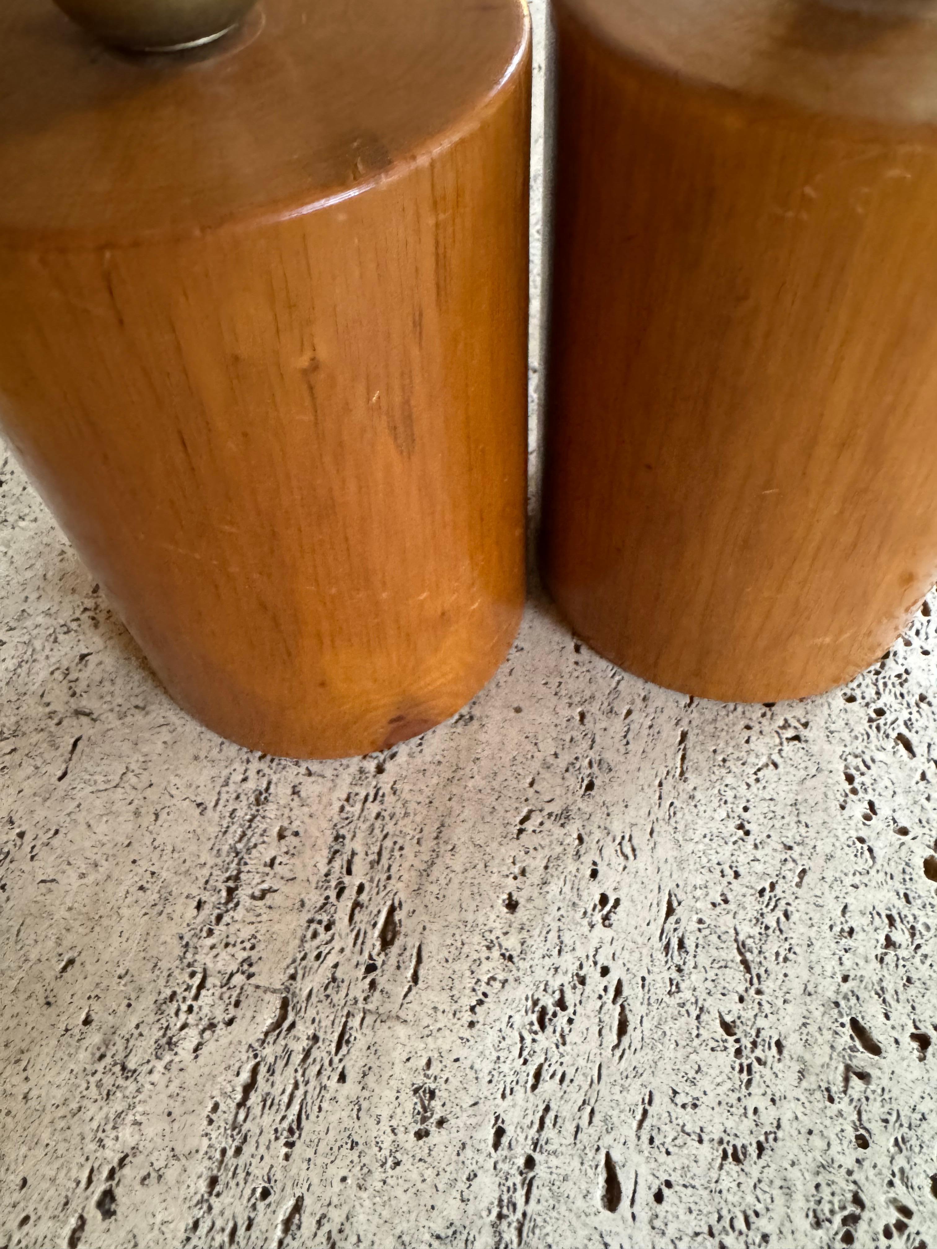 Pair of French 1970’s turned wooden lamps For Sale 2