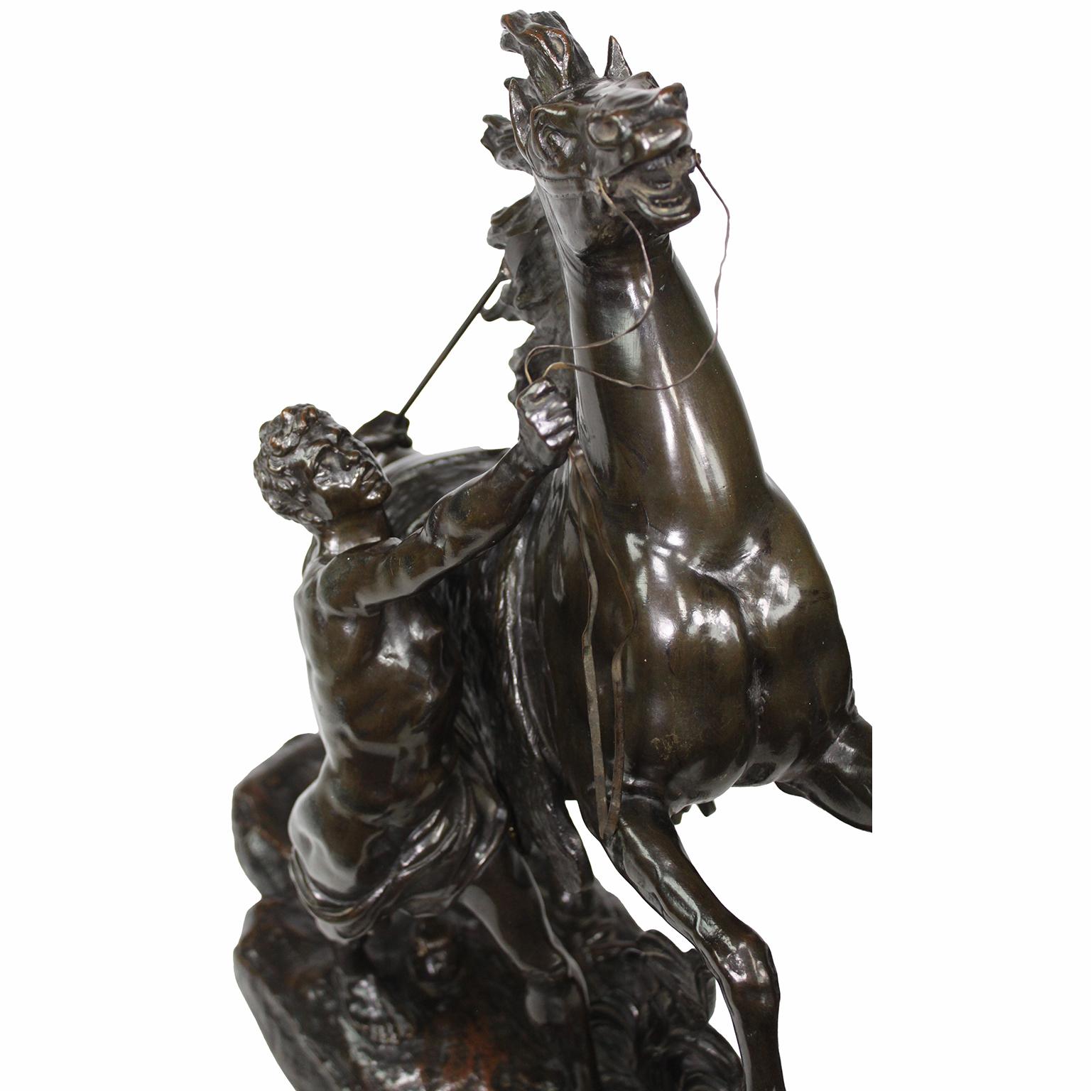 Pareja de esculturas francesas de bronce patinado de los siglos XIX/XX 