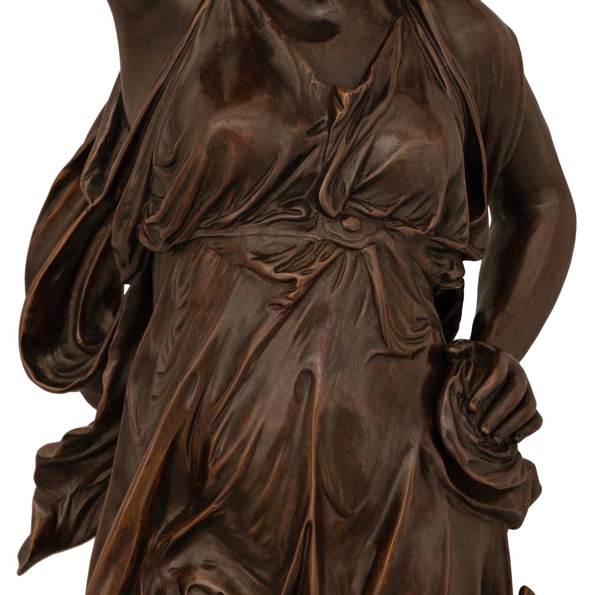 Paar Französisch 19. Louis XVI St. Patinierte Bronze, Marmor und Ormolu-Lampen im Angebot 1