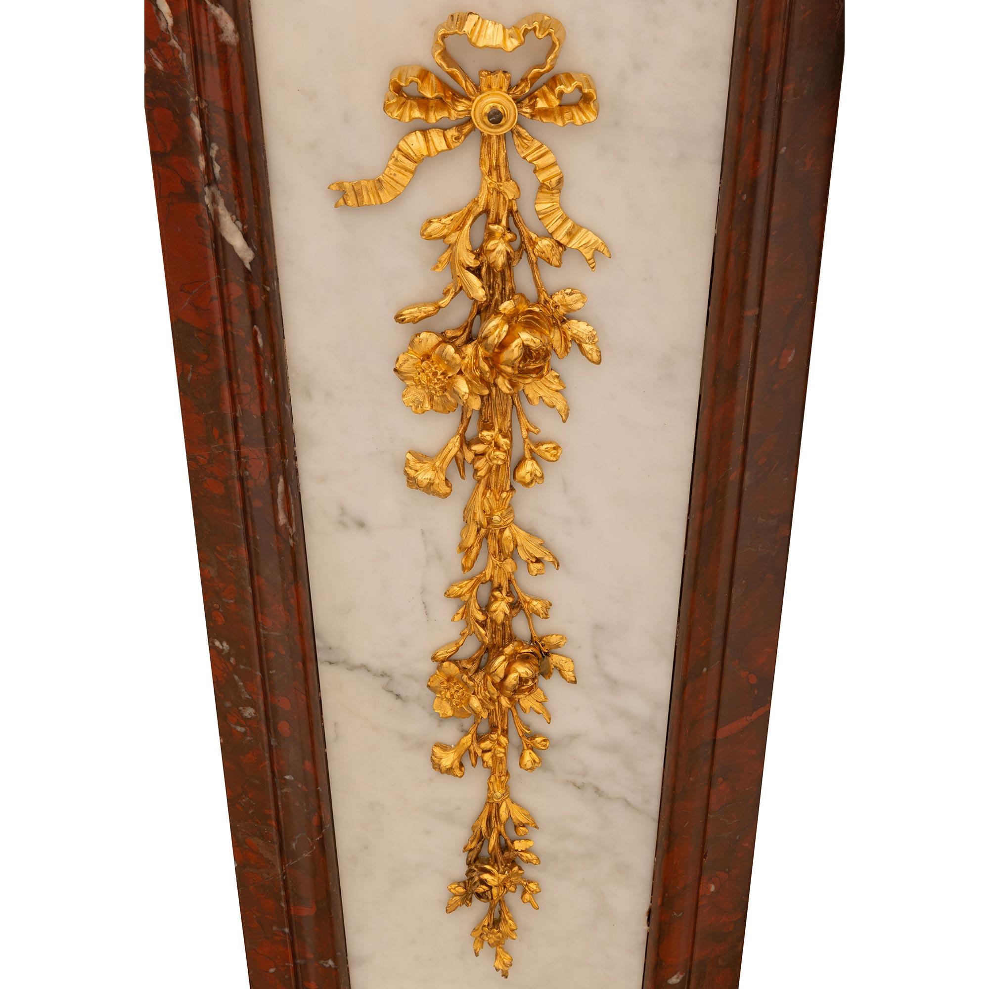 Paar Französisch 19. Louis XVI St. Rouge Griotte & Goldbronze-Sockel, Louis XVI.-Stil im Angebot 1