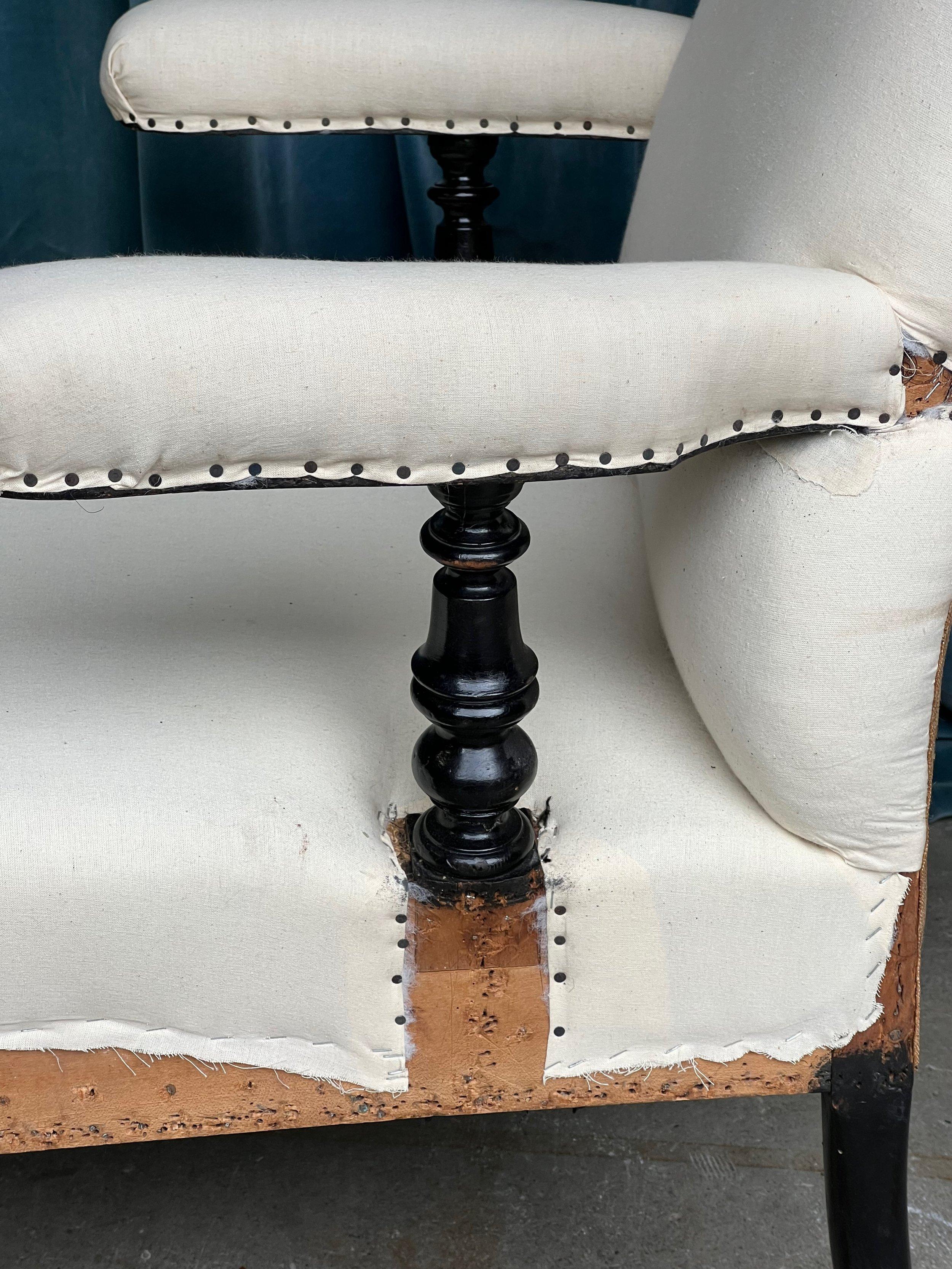 Paire de fauteuils français du 19ème siècle avec accoudoirs ébonisés en vente 4